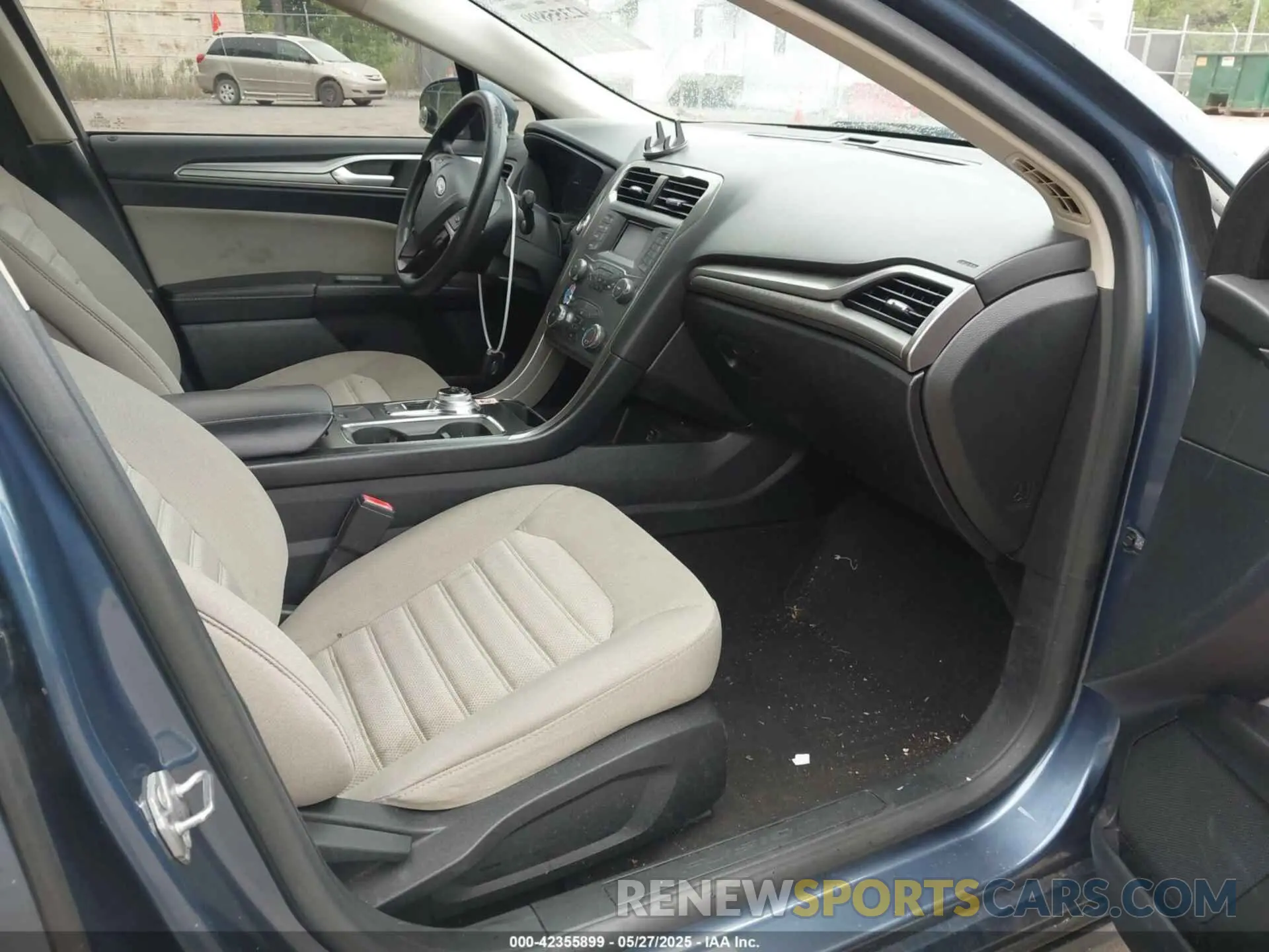5 Photograph of a damaged car 3FA6P0G72KR112266 FORD FUSION 2019