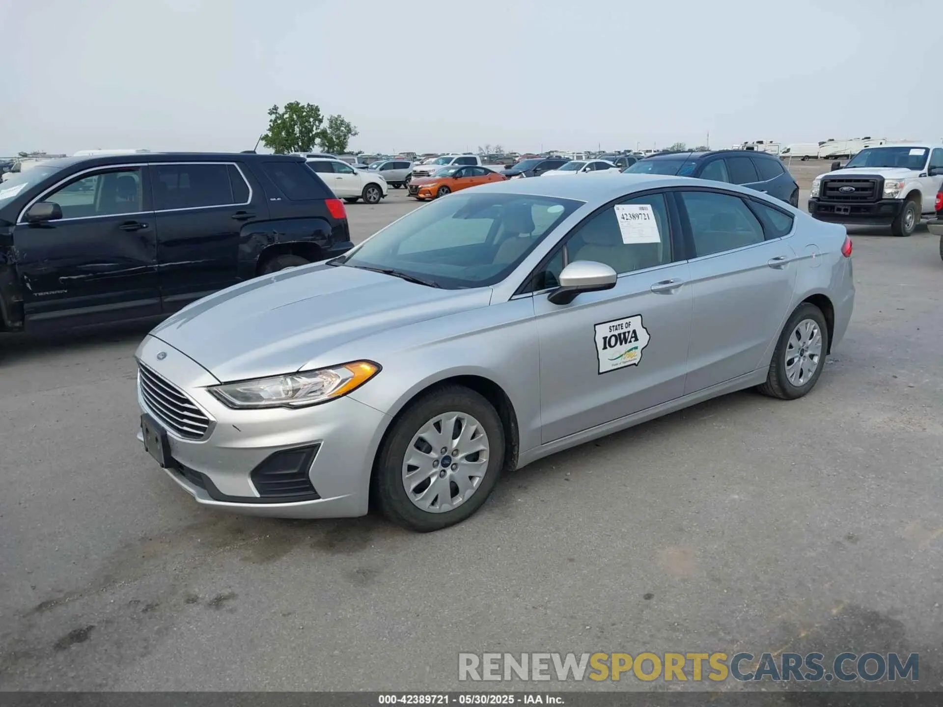 2 Photograph of a damaged car 3FA6P0G72KR151715 FORD FUSION 2019