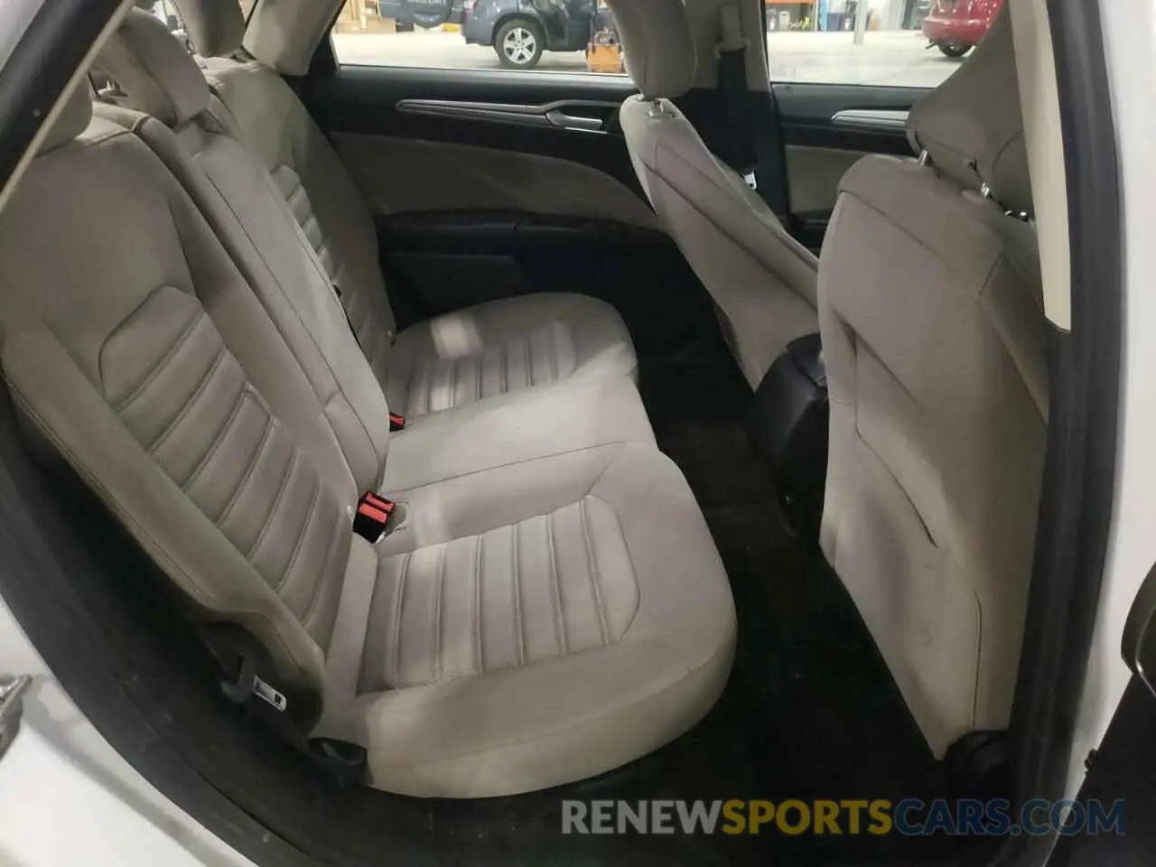 10 Photograph of a damaged car 3FA6P0G72KR199618 FORD FUSION 2019