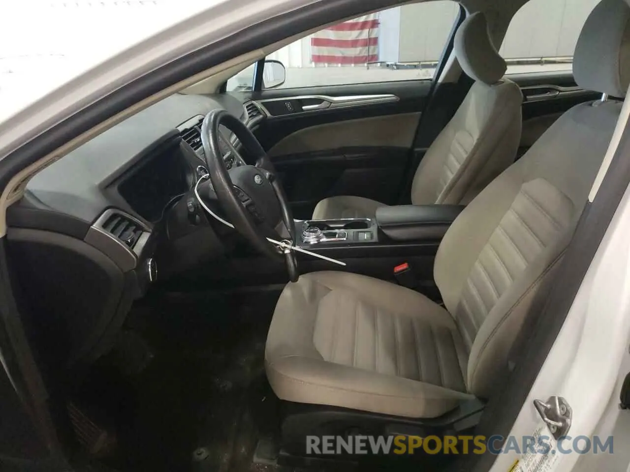 7 Photograph of a damaged car 3FA6P0G72KR199618 FORD FUSION 2019