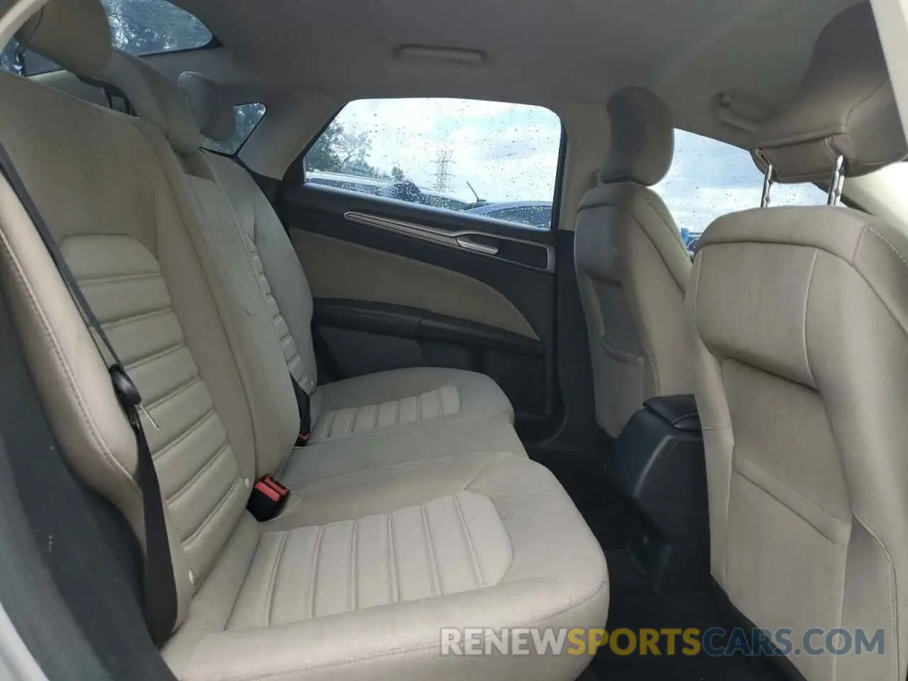 10 Photograph of a damaged car 3FA6P0G73KR161850 FORD FUSION 2019