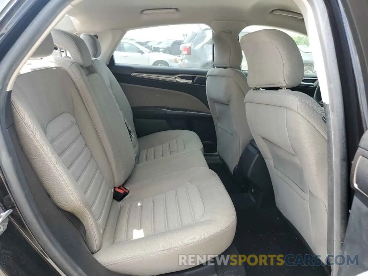10 Photograph of a damaged car 3FA6P0G74KR213292 FORD FUSION 2019