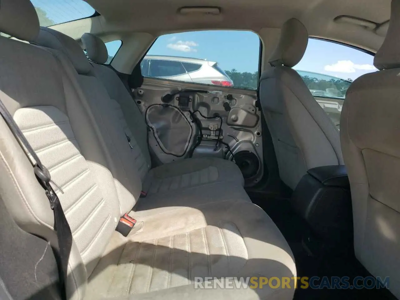 10 Photograph of a damaged car 3FA6P0G74KR246213 FORD FUSION 2019