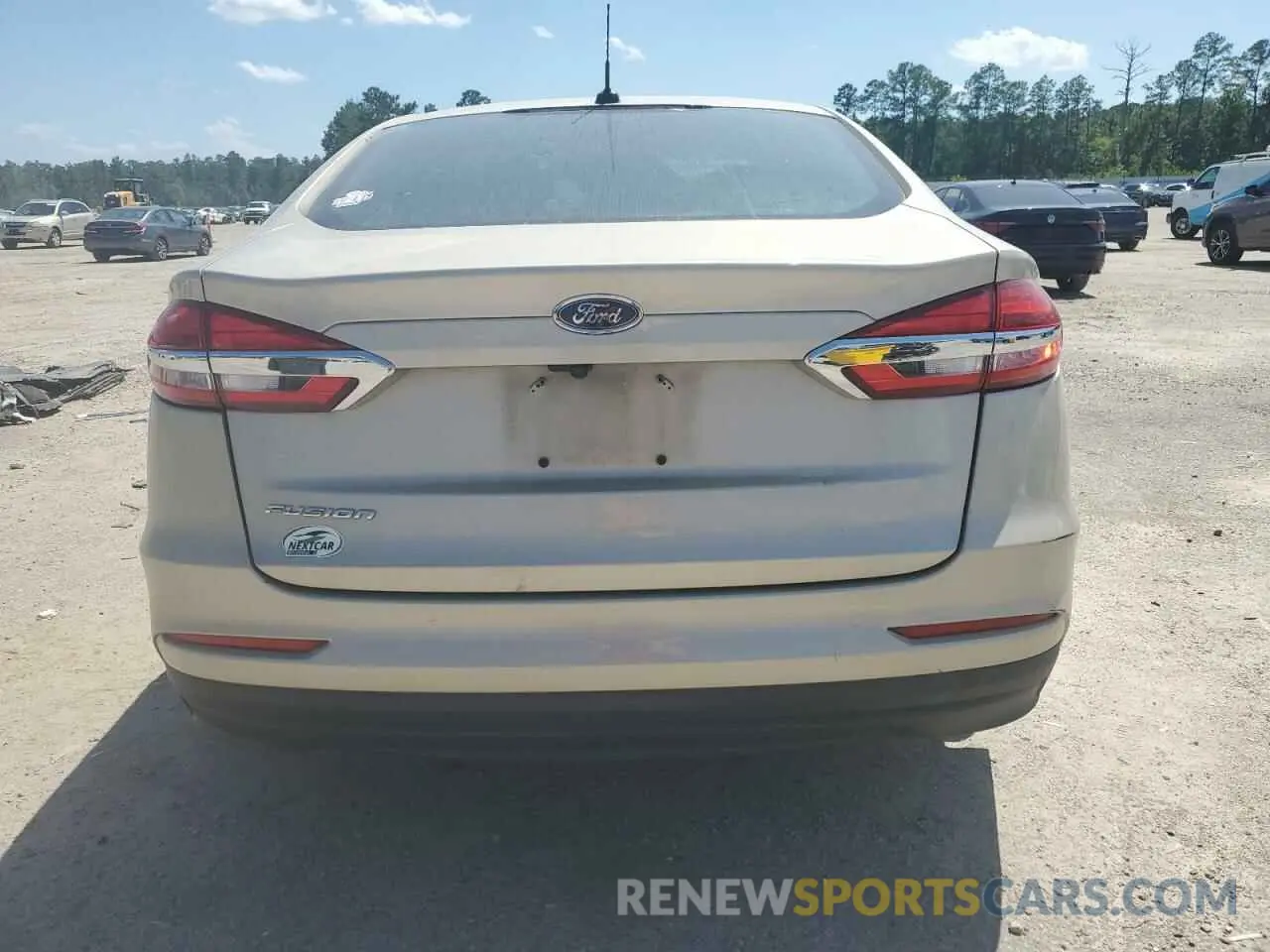 6 Photograph of a damaged car 3FA6P0G74KR246213 FORD FUSION 2019