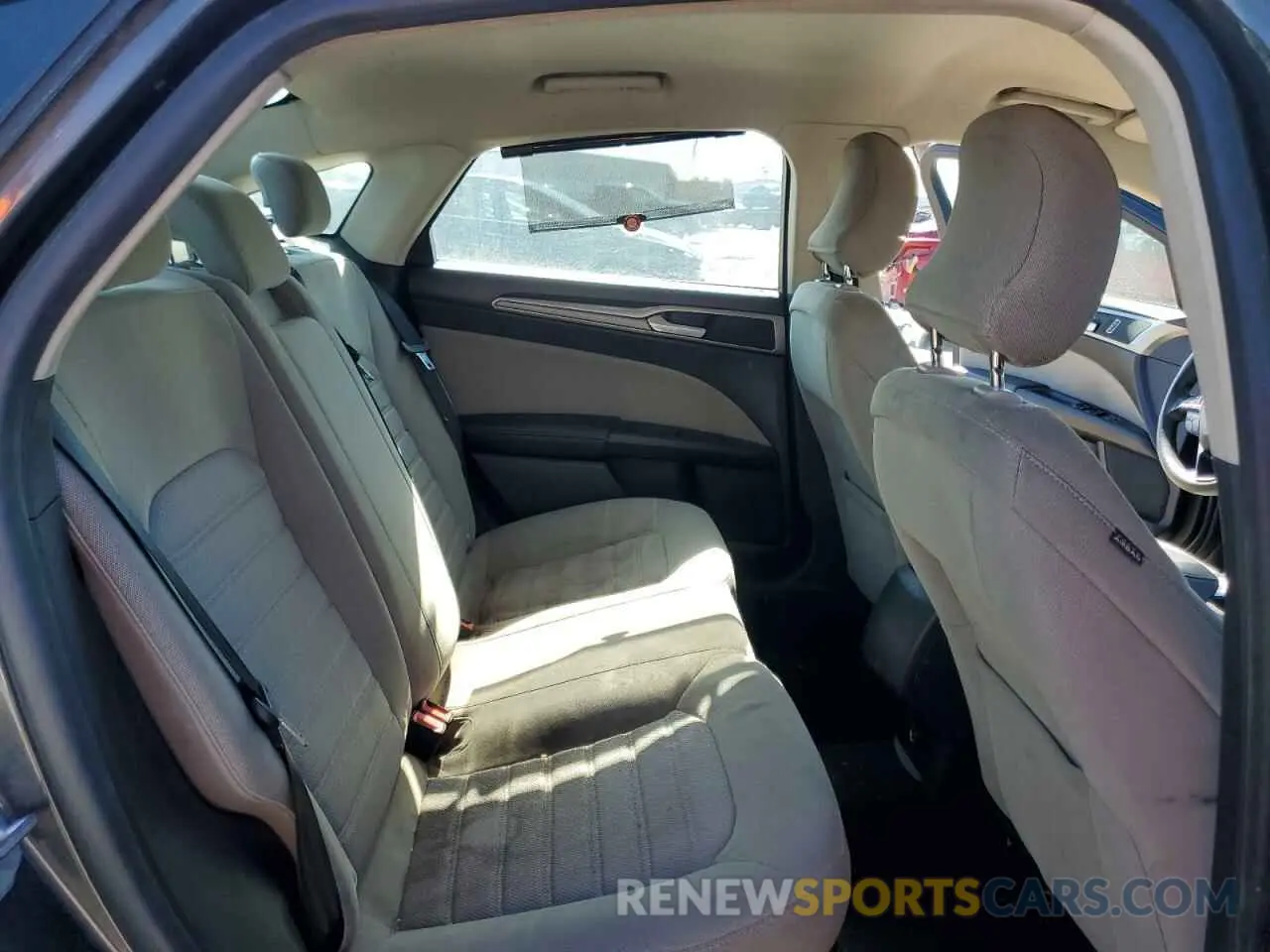 10 Photograph of a damaged car 3FA6P0G74KR250083 FORD FUSION 2019