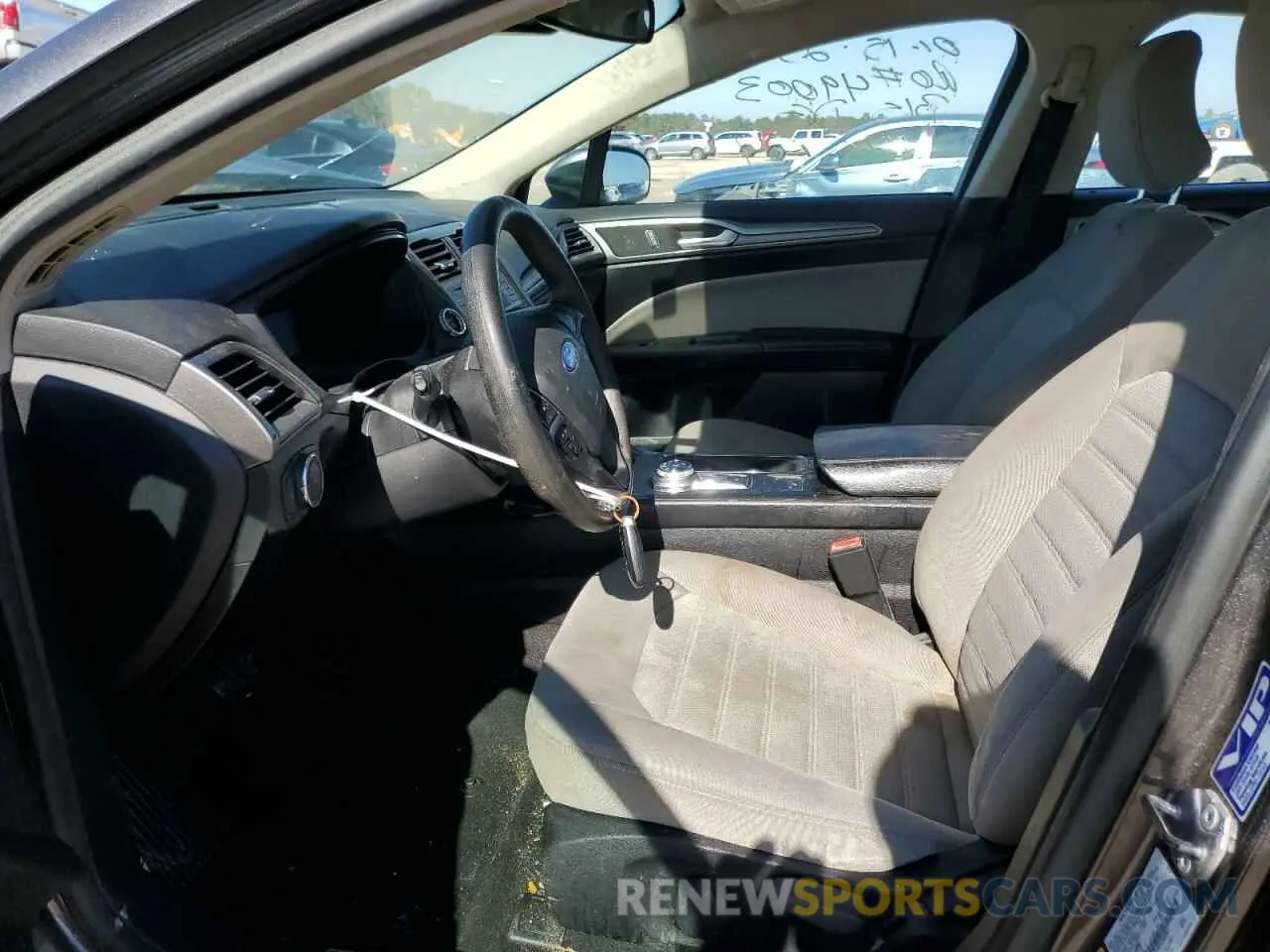 7 Photograph of a damaged car 3FA6P0G74KR250083 FORD FUSION 2019