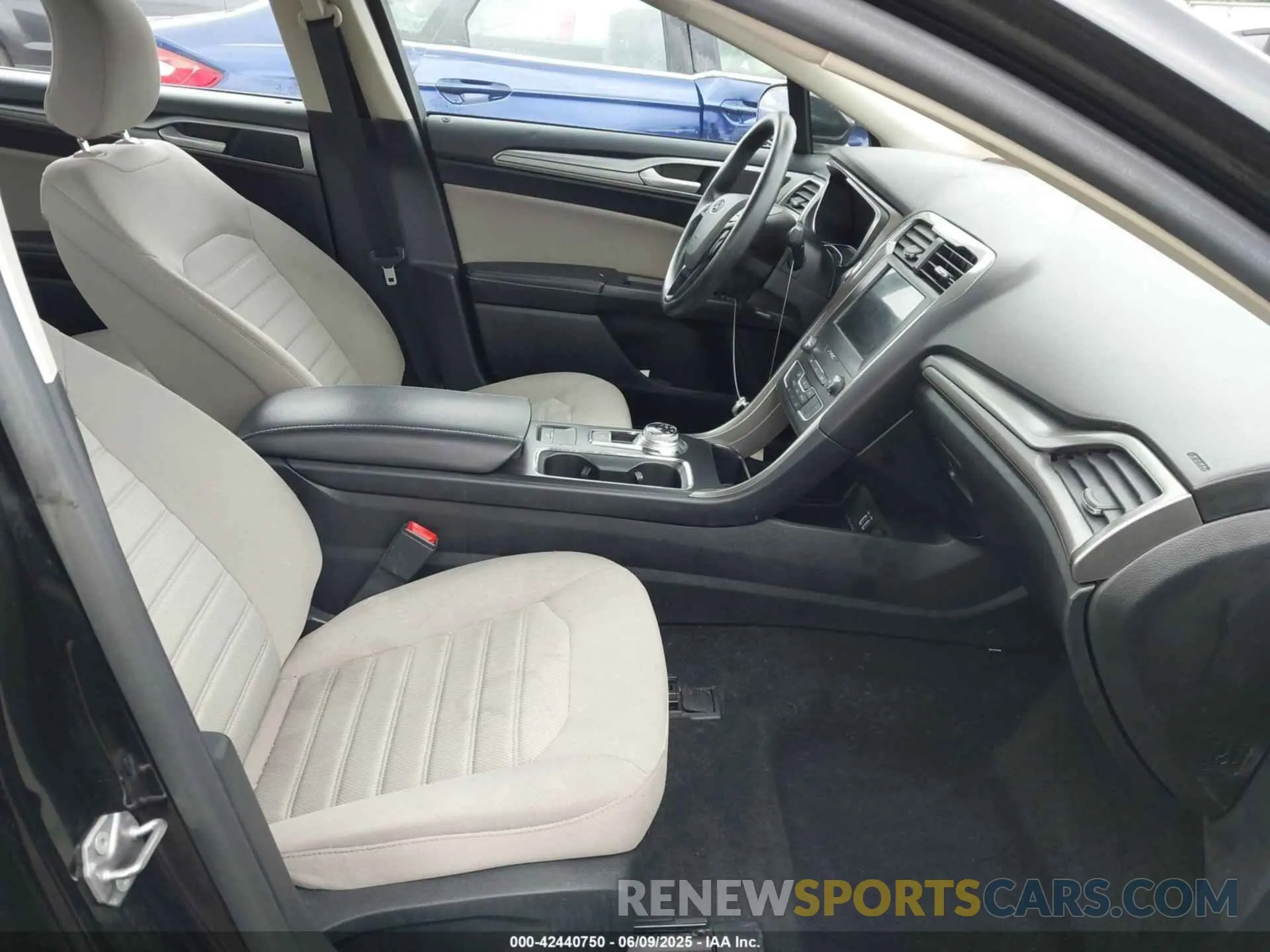 5 Photograph of a damaged car 3FA6P0G74KR282466 FORD FUSION 2019