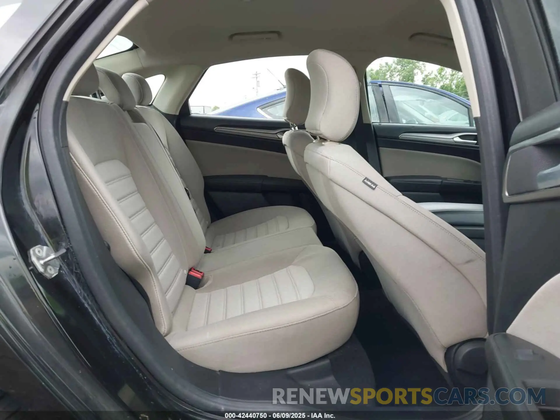 8 Photograph of a damaged car 3FA6P0G74KR282466 FORD FUSION 2019