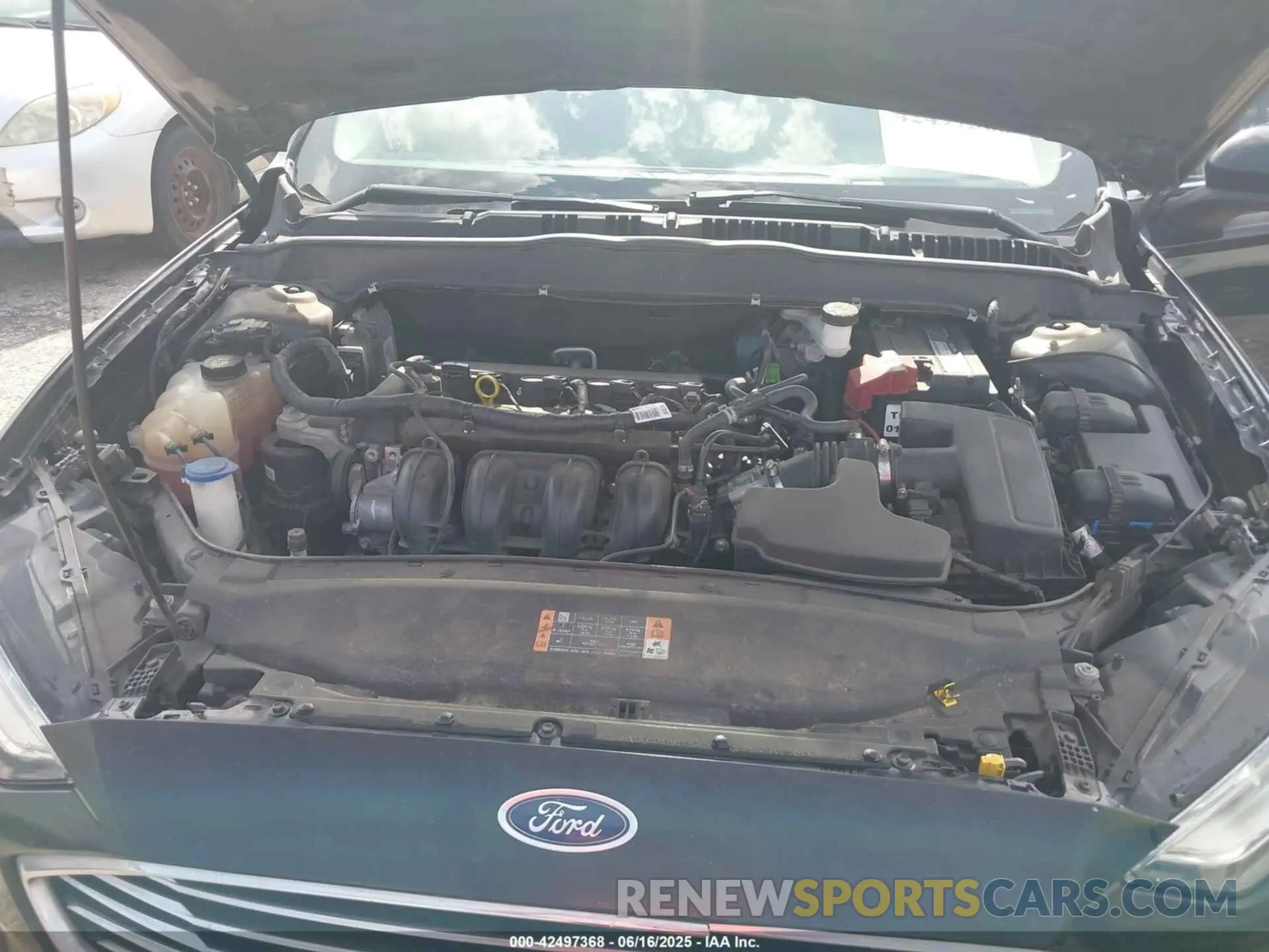 10 Photograph of a damaged car 3FA6P0G75KR130258 FORD FUSION 2019