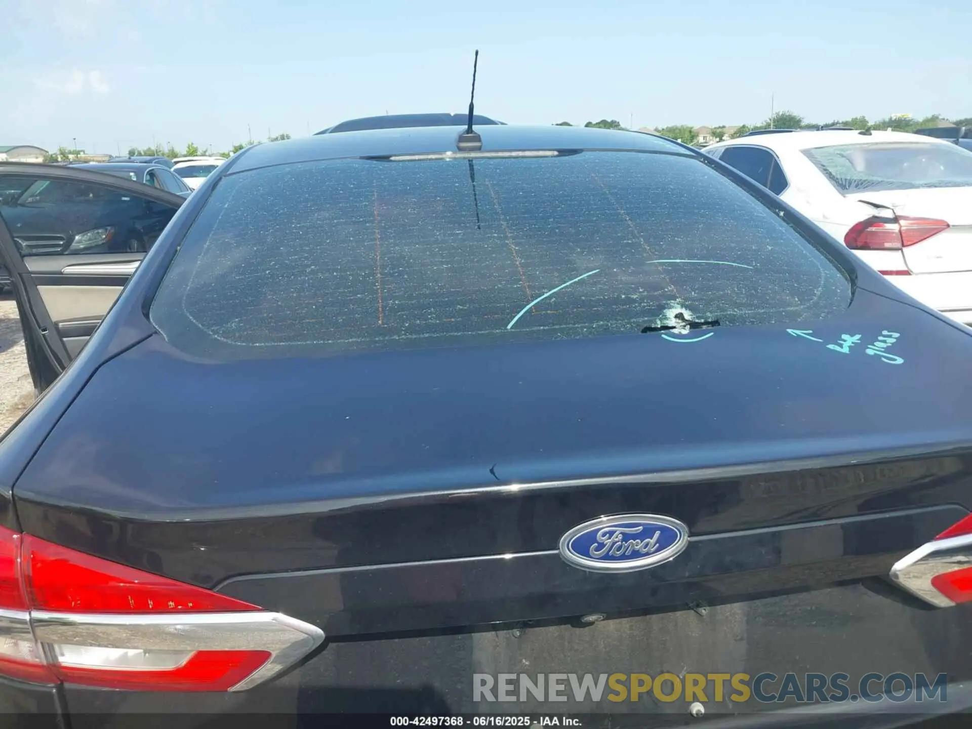 17 Photograph of a damaged car 3FA6P0G75KR130258 FORD FUSION 2019