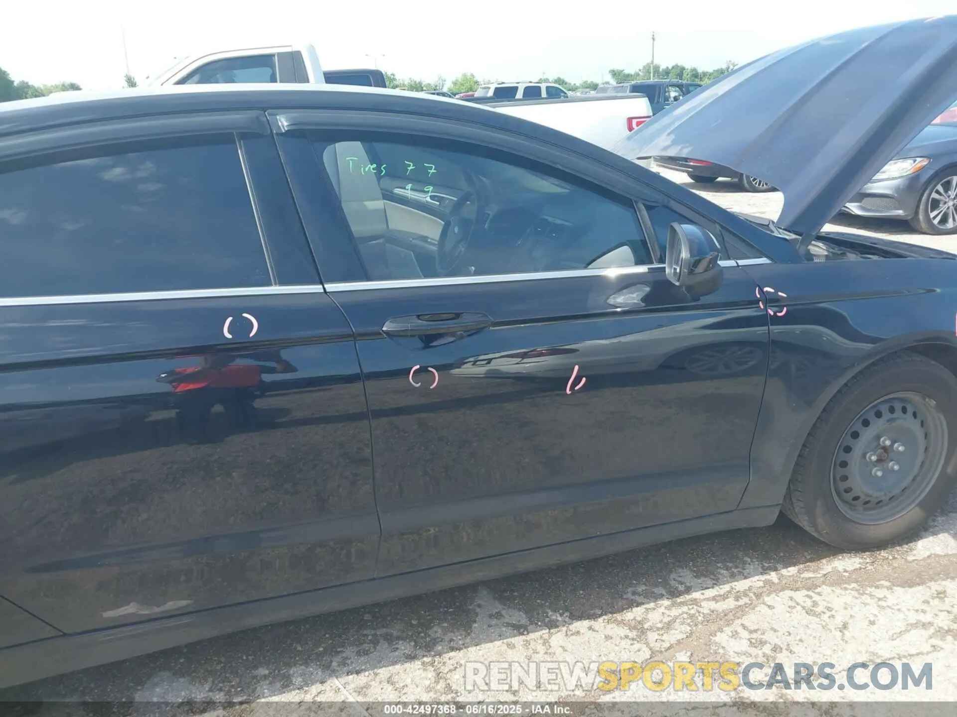 19 Photograph of a damaged car 3FA6P0G75KR130258 FORD FUSION 2019