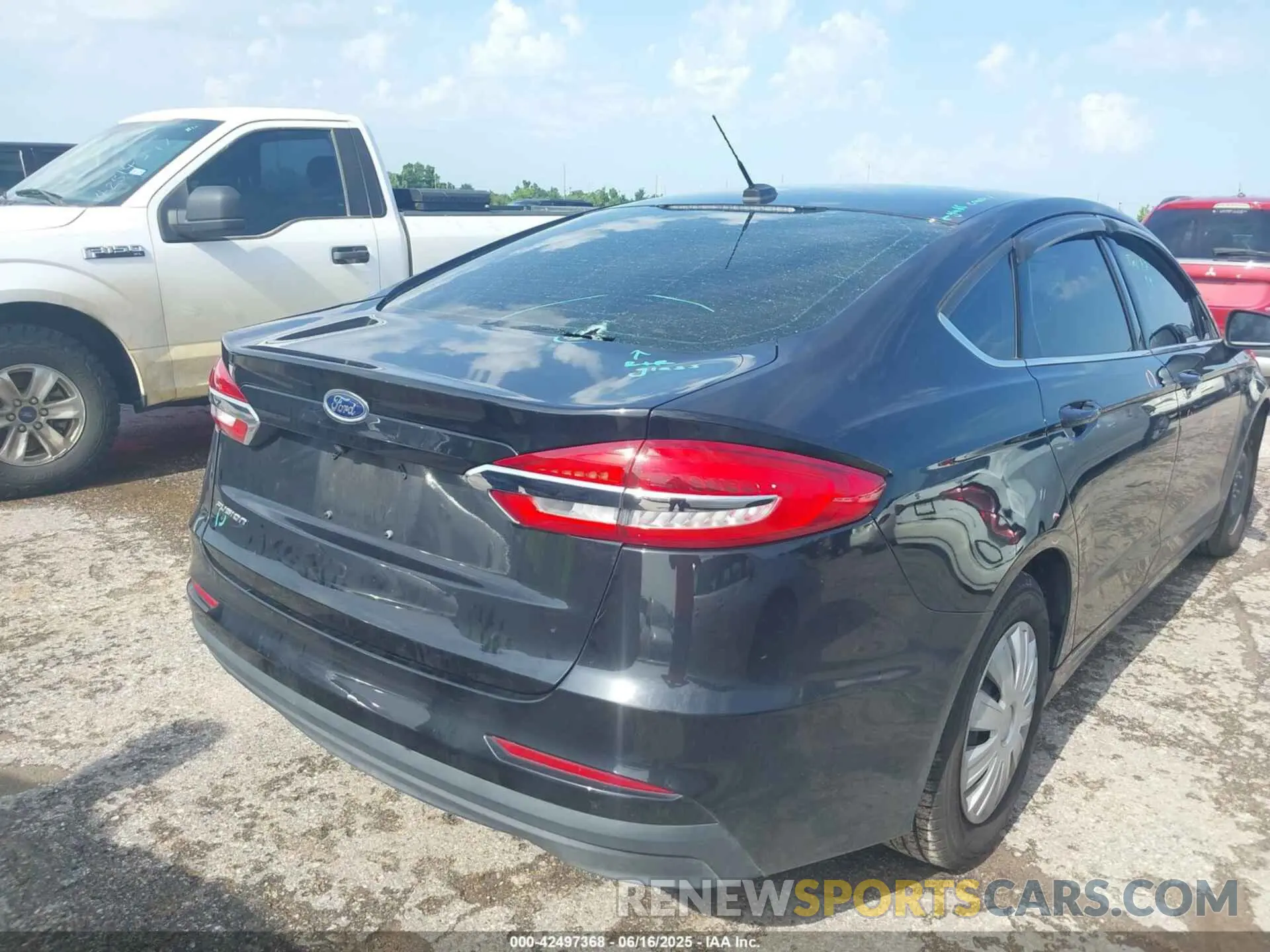 4 Photograph of a damaged car 3FA6P0G75KR130258 FORD FUSION 2019