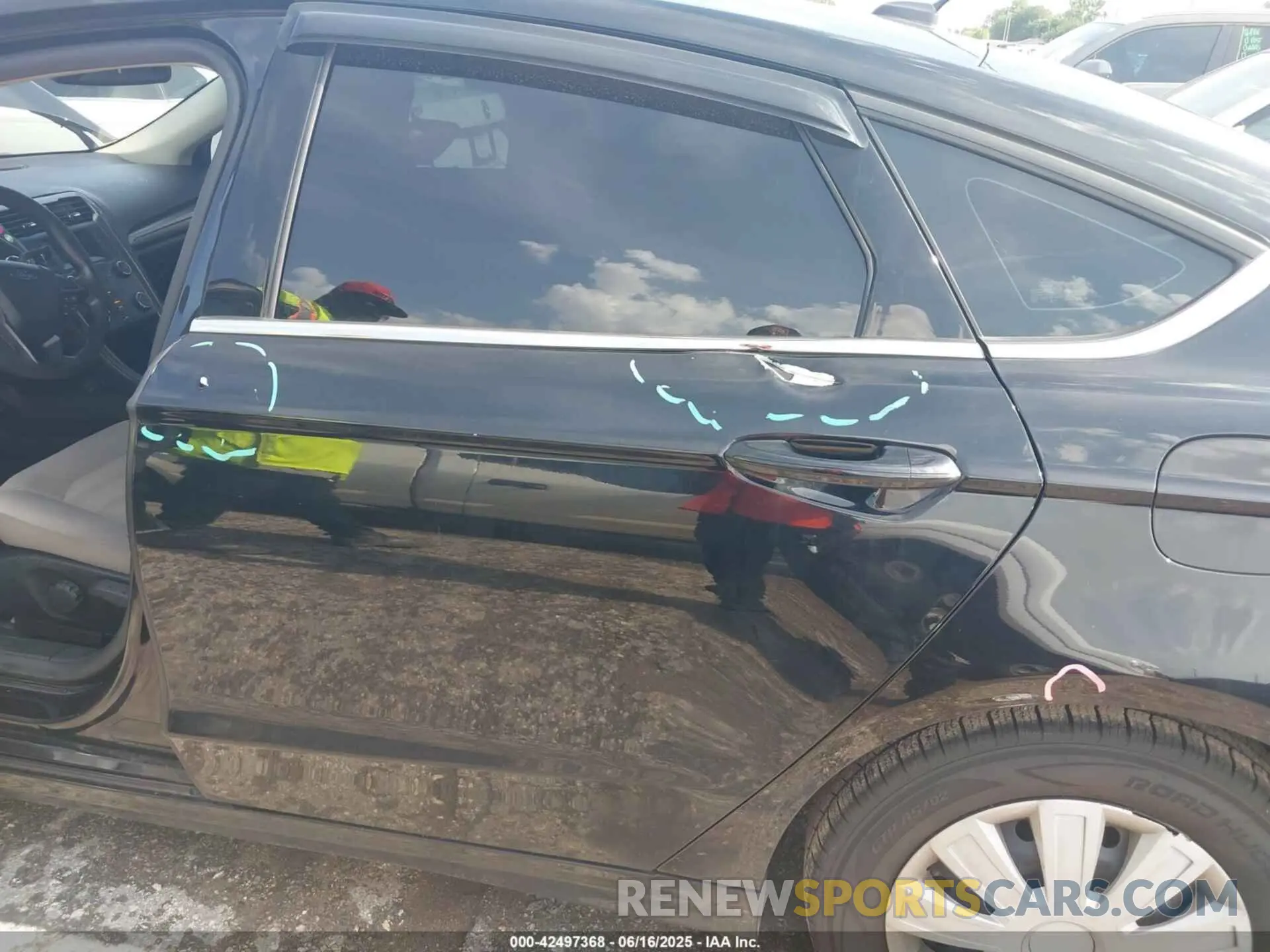 6 Photograph of a damaged car 3FA6P0G75KR130258 FORD FUSION 2019