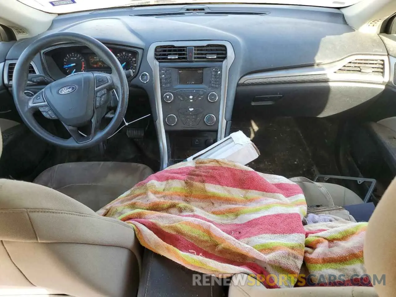 8 Photograph of a damaged car 3FA6P0G75KR250142 FORD FUSION 2019