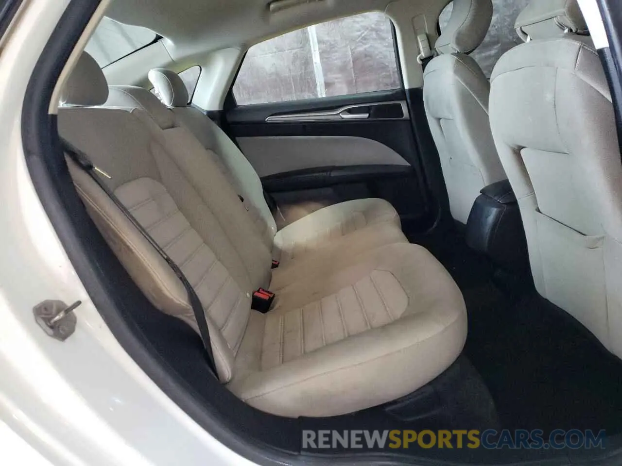 10 Photograph of a damaged car 3FA6P0G75KR251016 FORD FUSION 2019