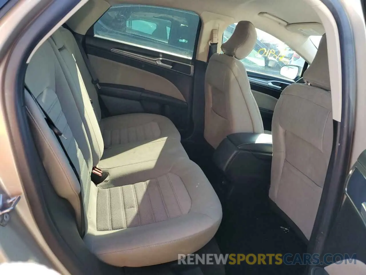 10 Photograph of a damaged car 3FA6P0G75KR251405 FORD FUSION 2019