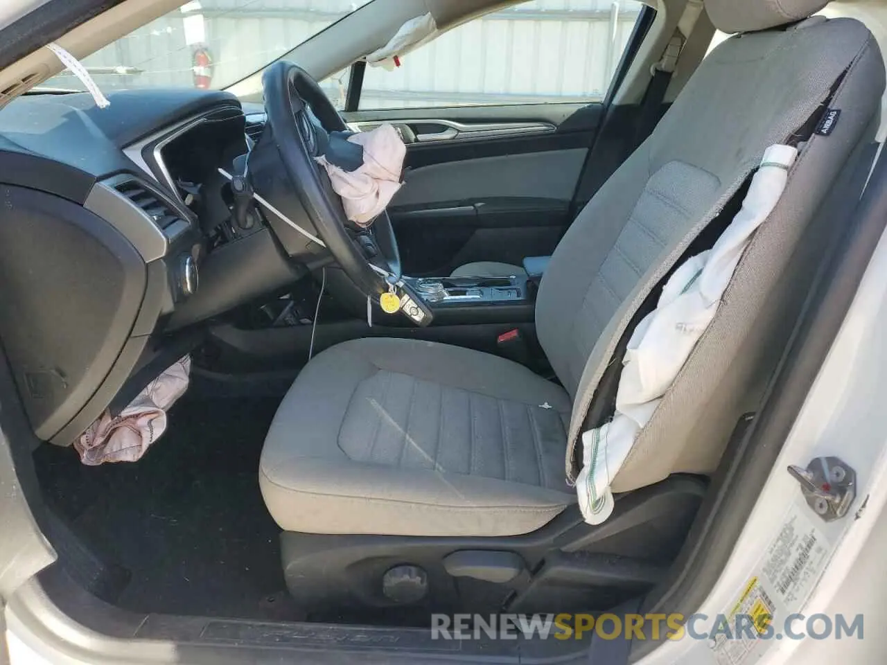7 Photograph of a damaged car 3FA6P0G75KR280788 FORD FUSION 2019