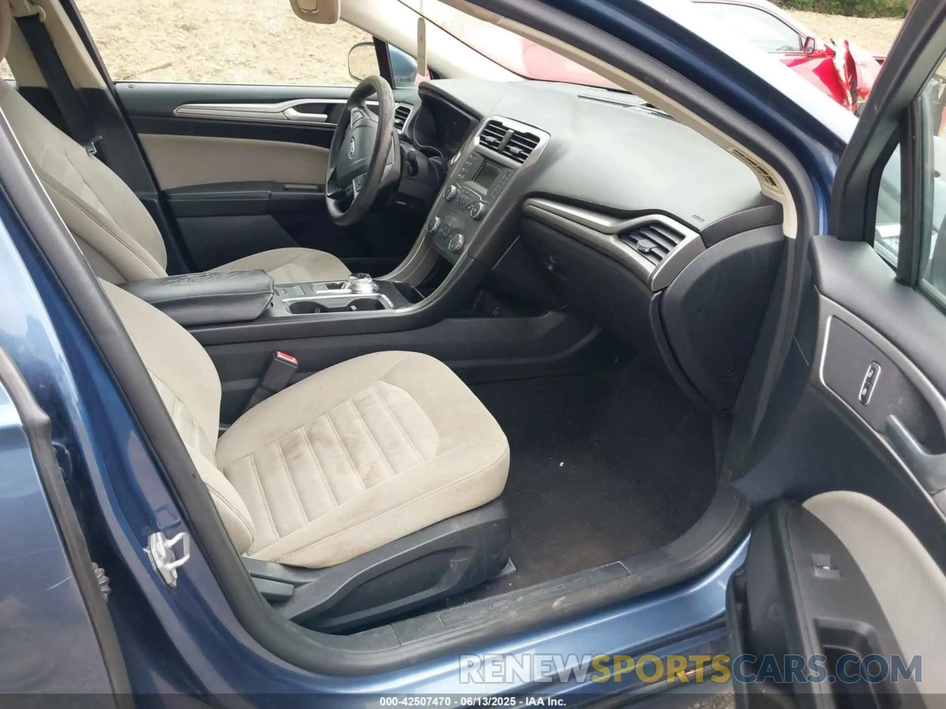 5 Photograph of a damaged car 3FA6P0G76KR102002 FORD FUSION 2019