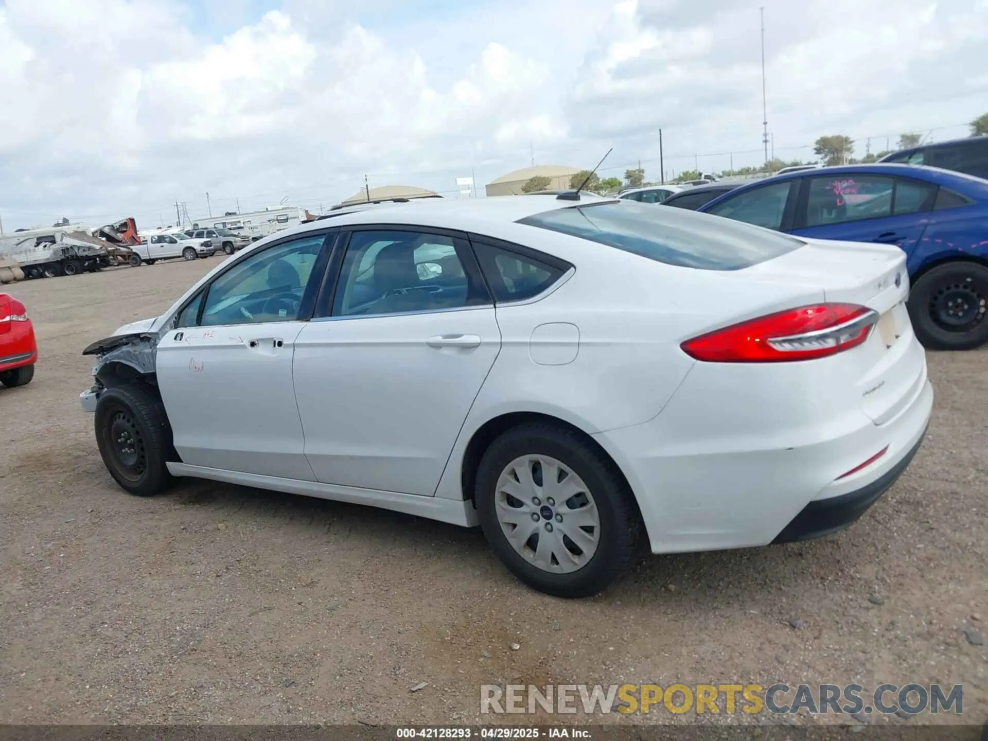 15 Photograph of a damaged car 3FA6P0G76KR170915 FORD FUSION 2019