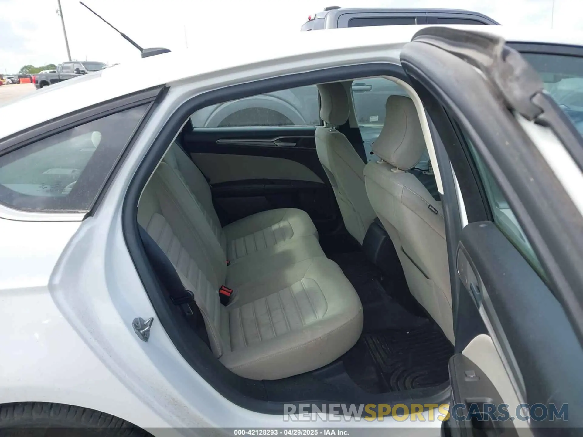 8 Photograph of a damaged car 3FA6P0G76KR170915 FORD FUSION 2019