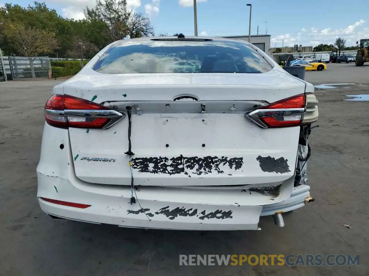 6 Photograph of a damaged car 3FA6P0G76KR229610 FORD FUSION 2019