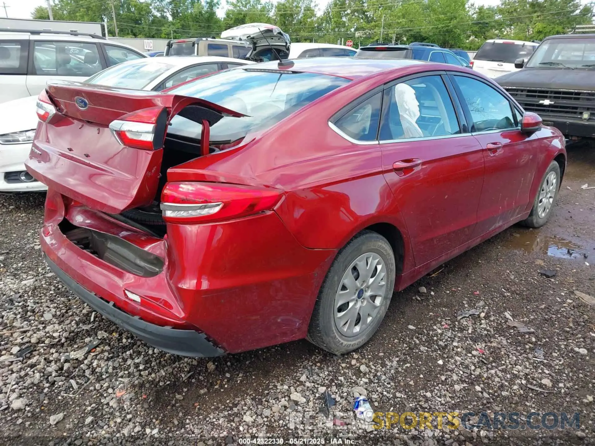 4 Photograph of a damaged car 3FA6P0G76KR233267 FORD FUSION 2019