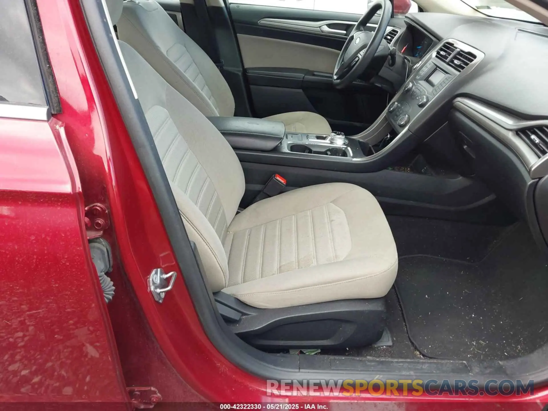 5 Photograph of a damaged car 3FA6P0G76KR233267 FORD FUSION 2019