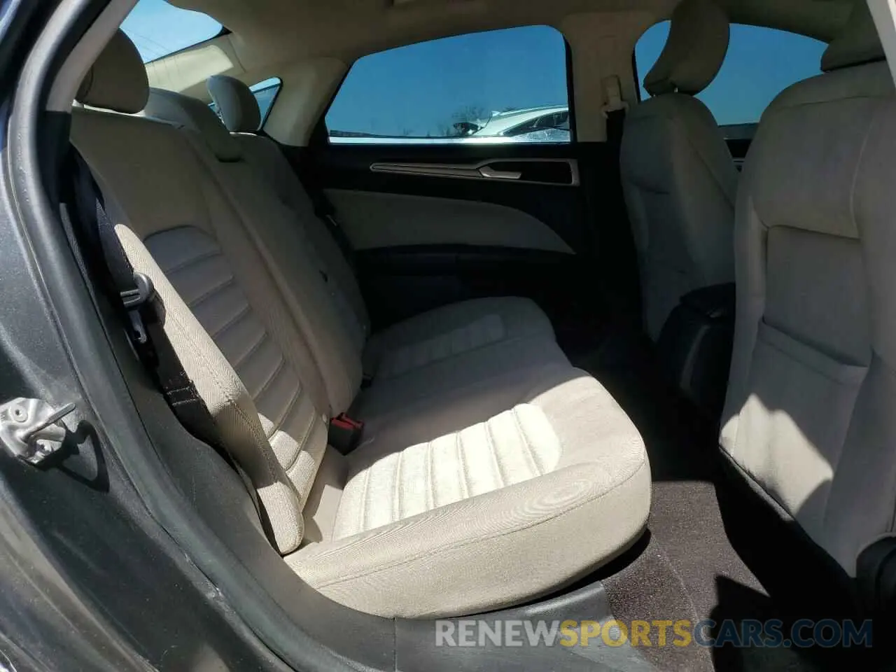 10 Photograph of a damaged car 3FA6P0G77KR146977 FORD FUSION 2019