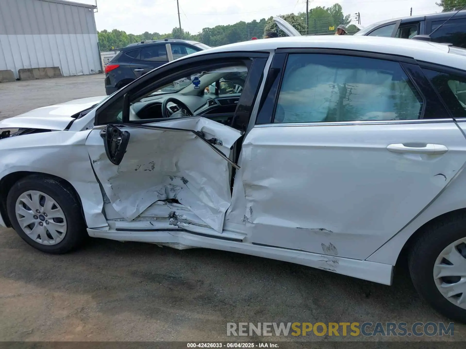 14 Photograph of a damaged car 3FA6P0G77KR234914 FORD FUSION 2019