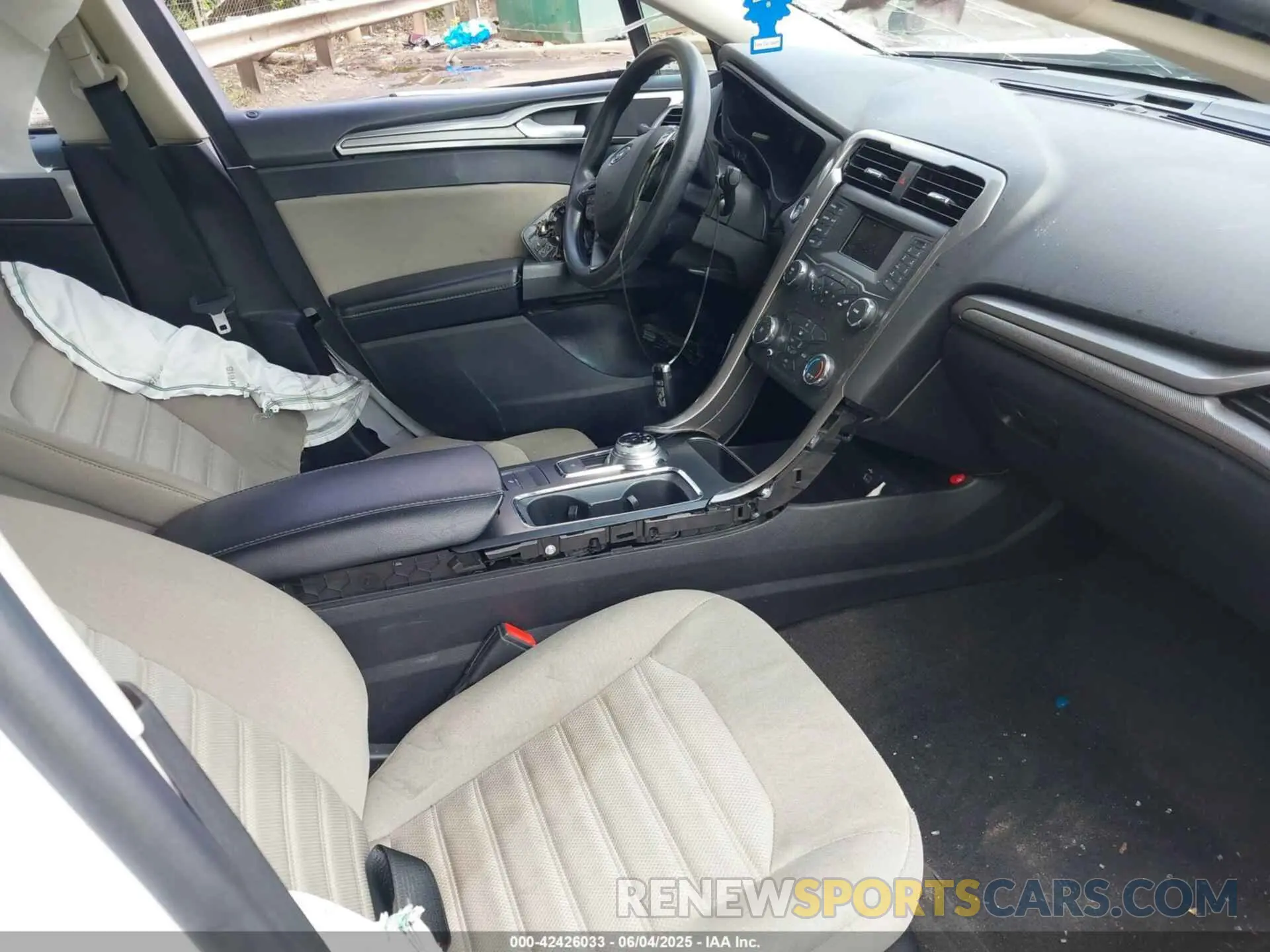 5 Photograph of a damaged car 3FA6P0G77KR234914 FORD FUSION 2019