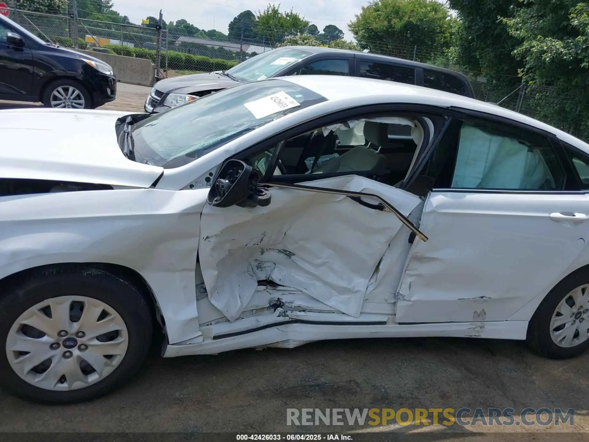 6 Photograph of a damaged car 3FA6P0G77KR234914 FORD FUSION 2019