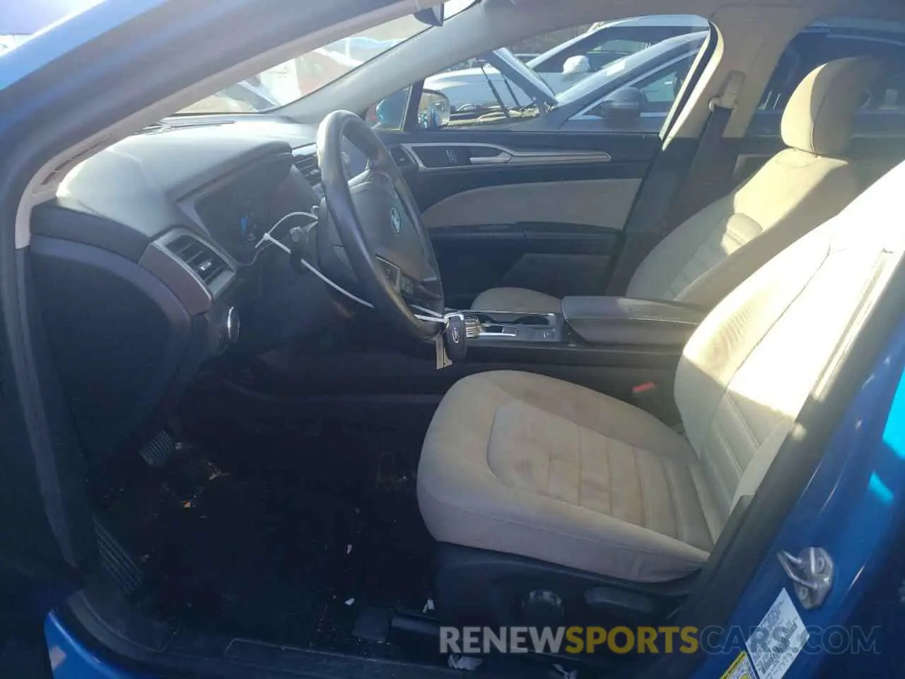 7 Photograph of a damaged car 3FA6P0G78KR108612 FORD FUSION 2019