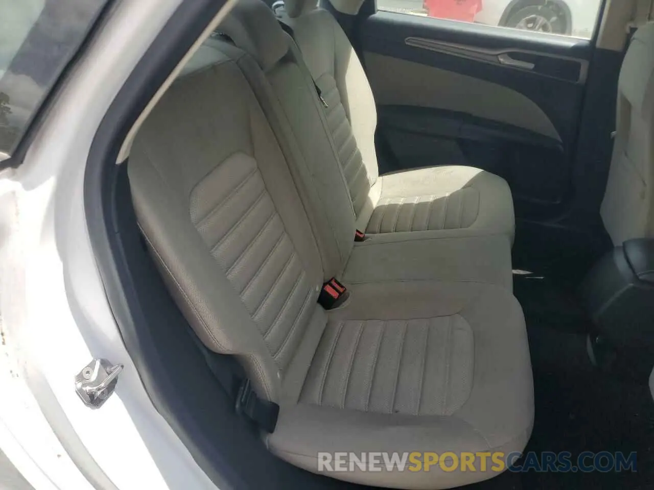10 Photograph of a damaged car 3FA6P0G78KR200433 FORD FUSION 2019