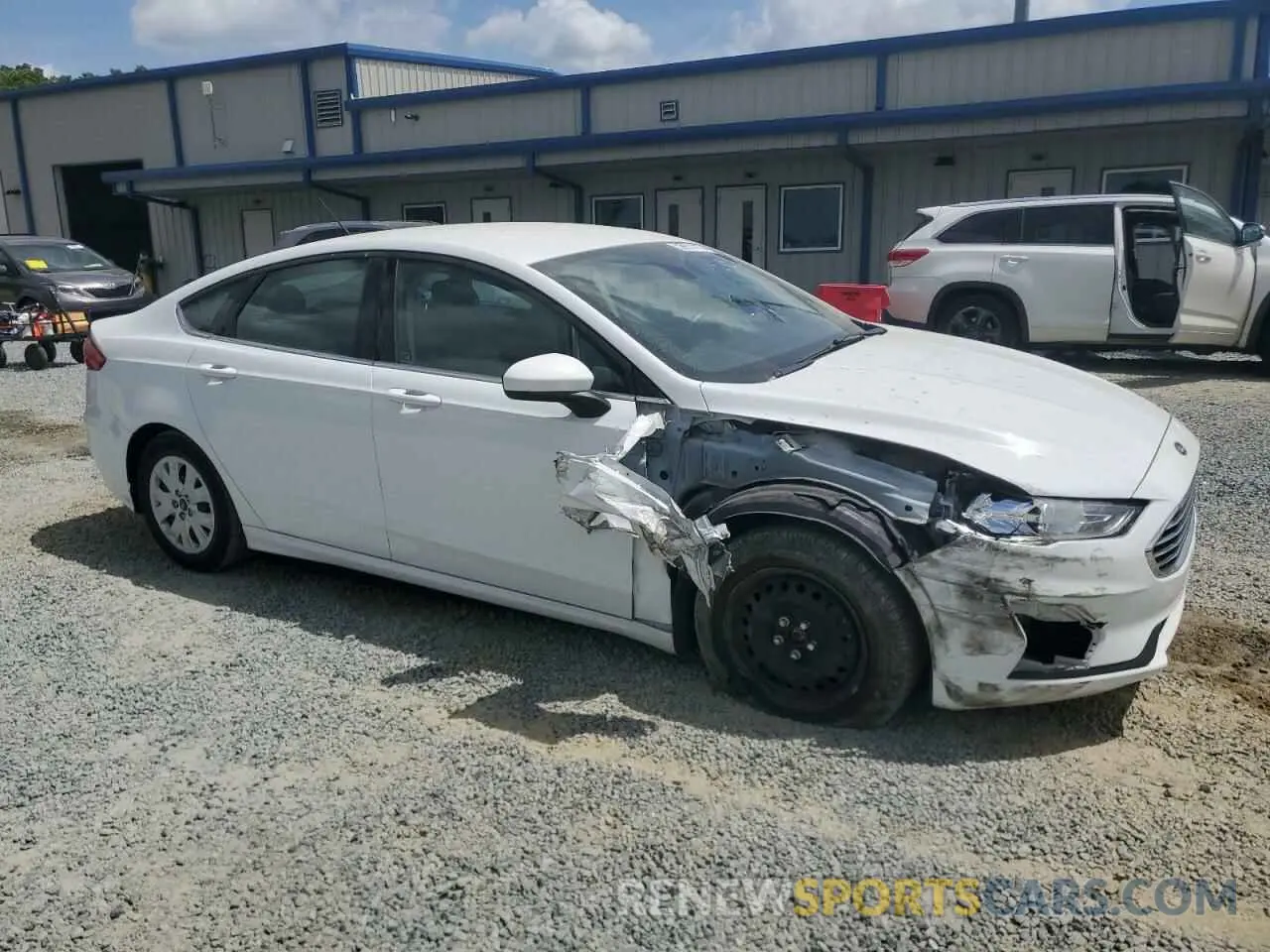 4 Photograph of a damaged car 3FA6P0G78KR200433 FORD FUSION 2019