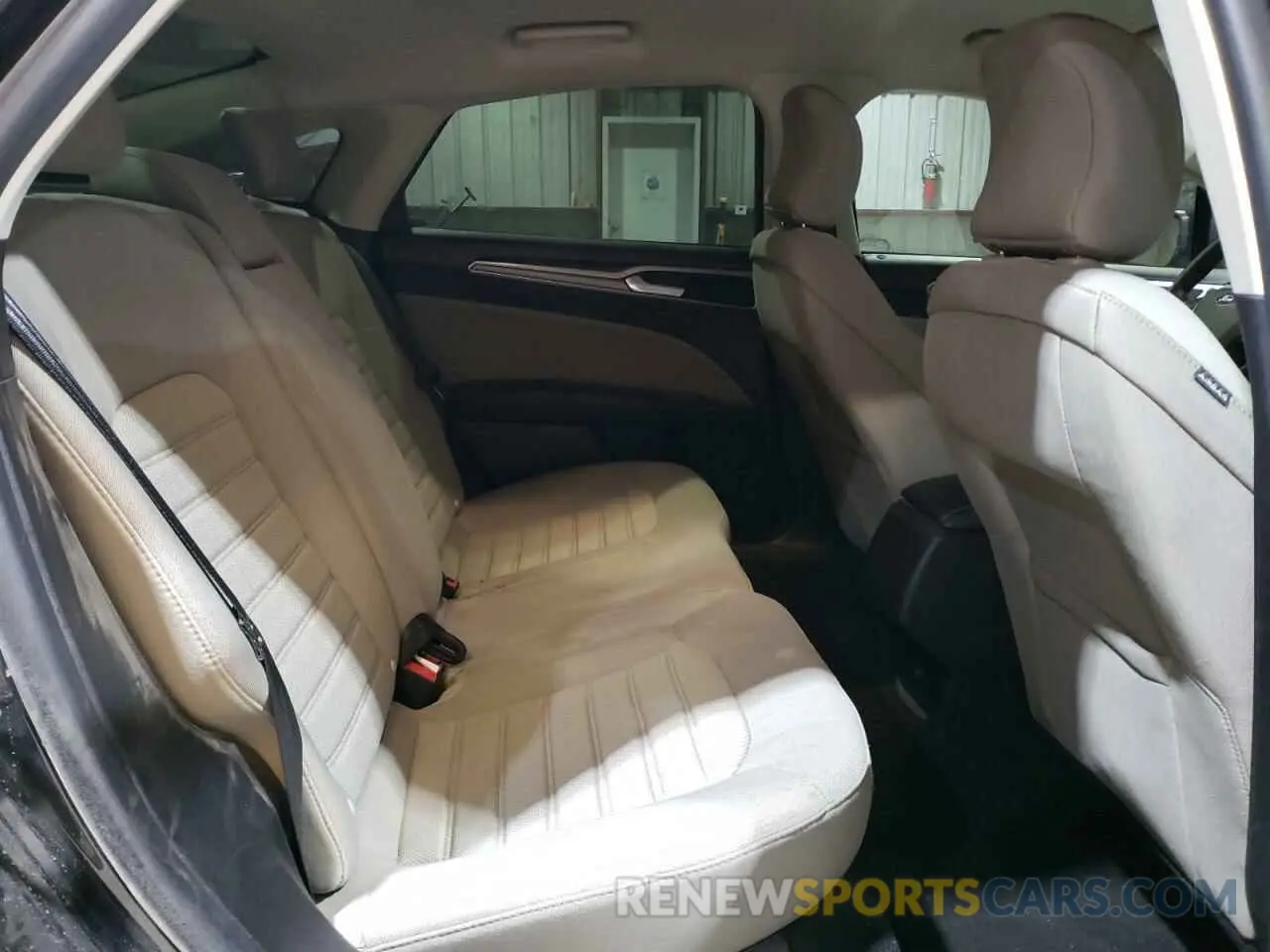 10 Photograph of a damaged car 3FA6P0G78KR231892 FORD FUSION 2019