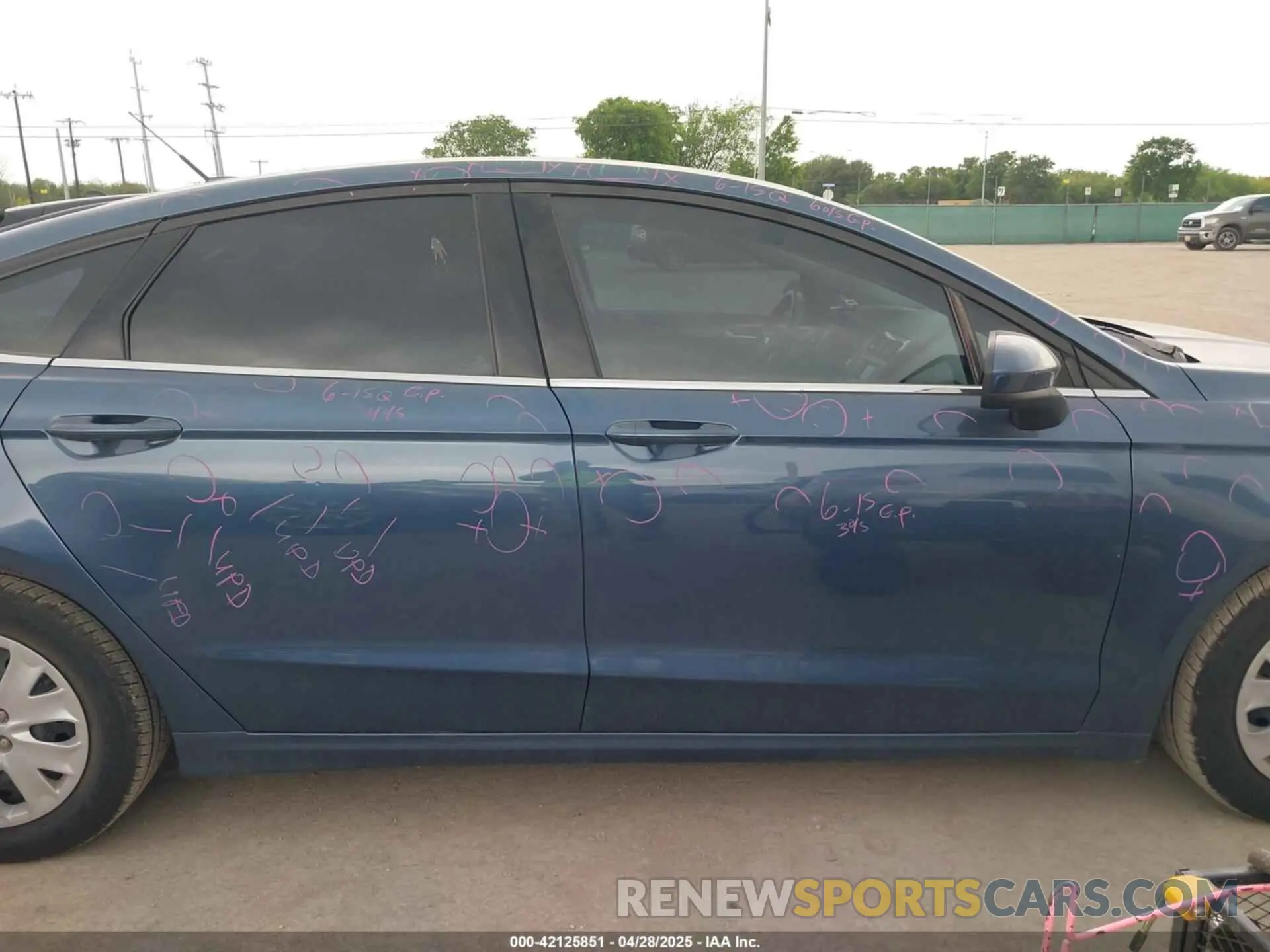 13 Photograph of a damaged car 3FA6P0G79KR148004 FORD FUSION 2019