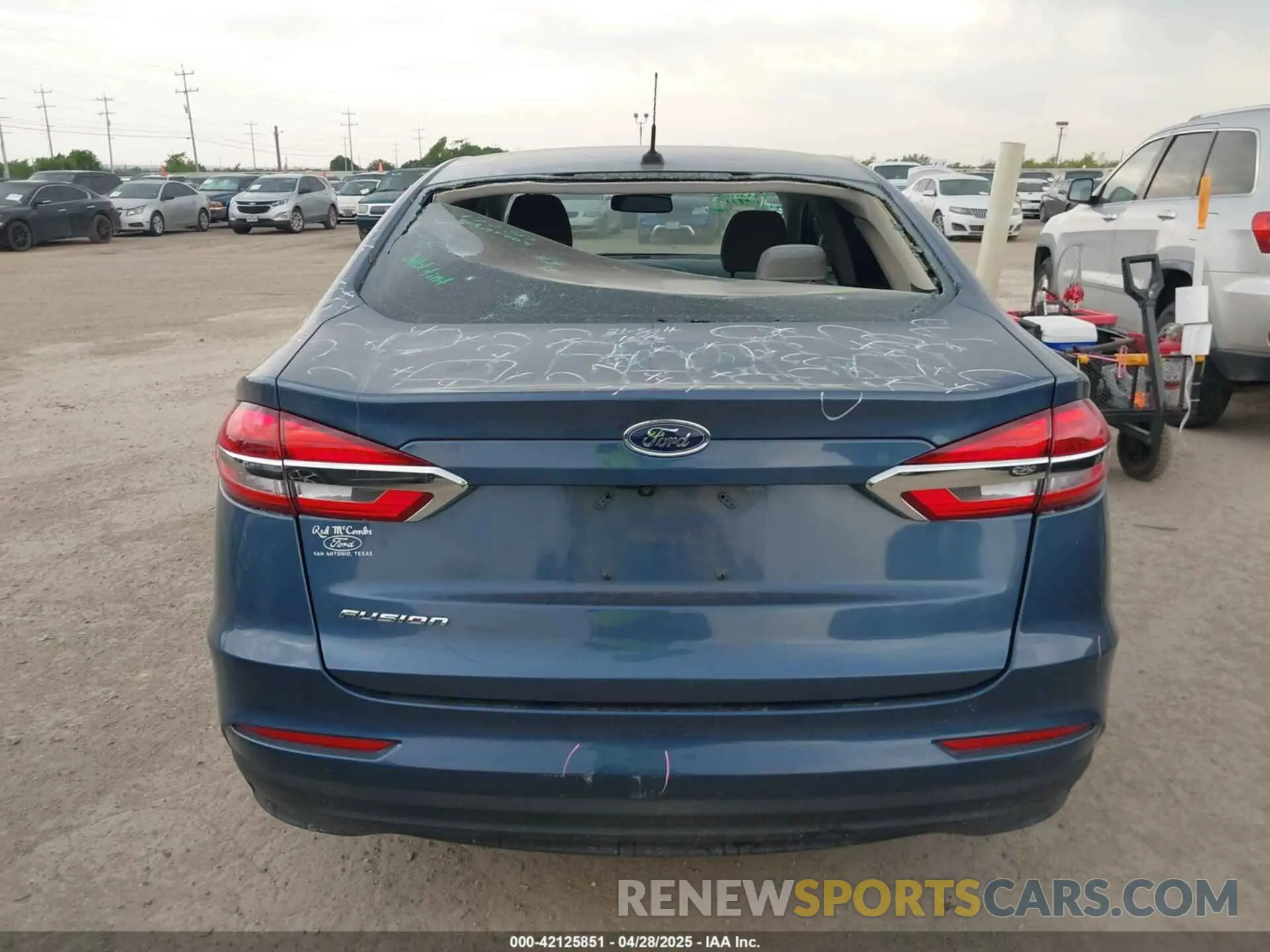 16 Photograph of a damaged car 3FA6P0G79KR148004 FORD FUSION 2019