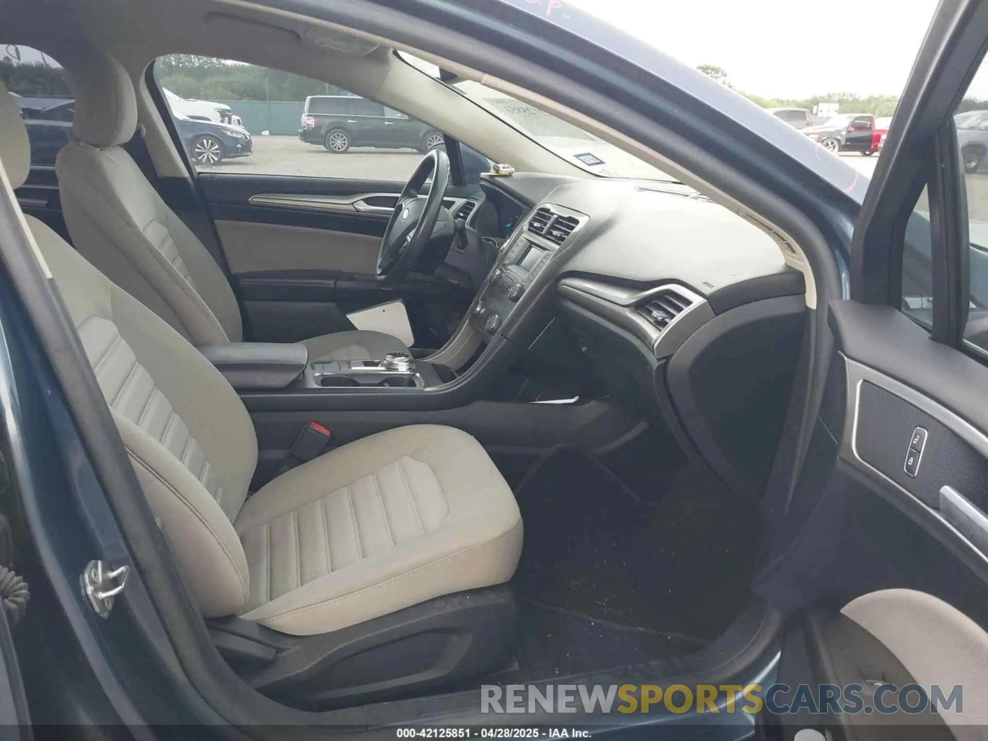 5 Photograph of a damaged car 3FA6P0G79KR148004 FORD FUSION 2019