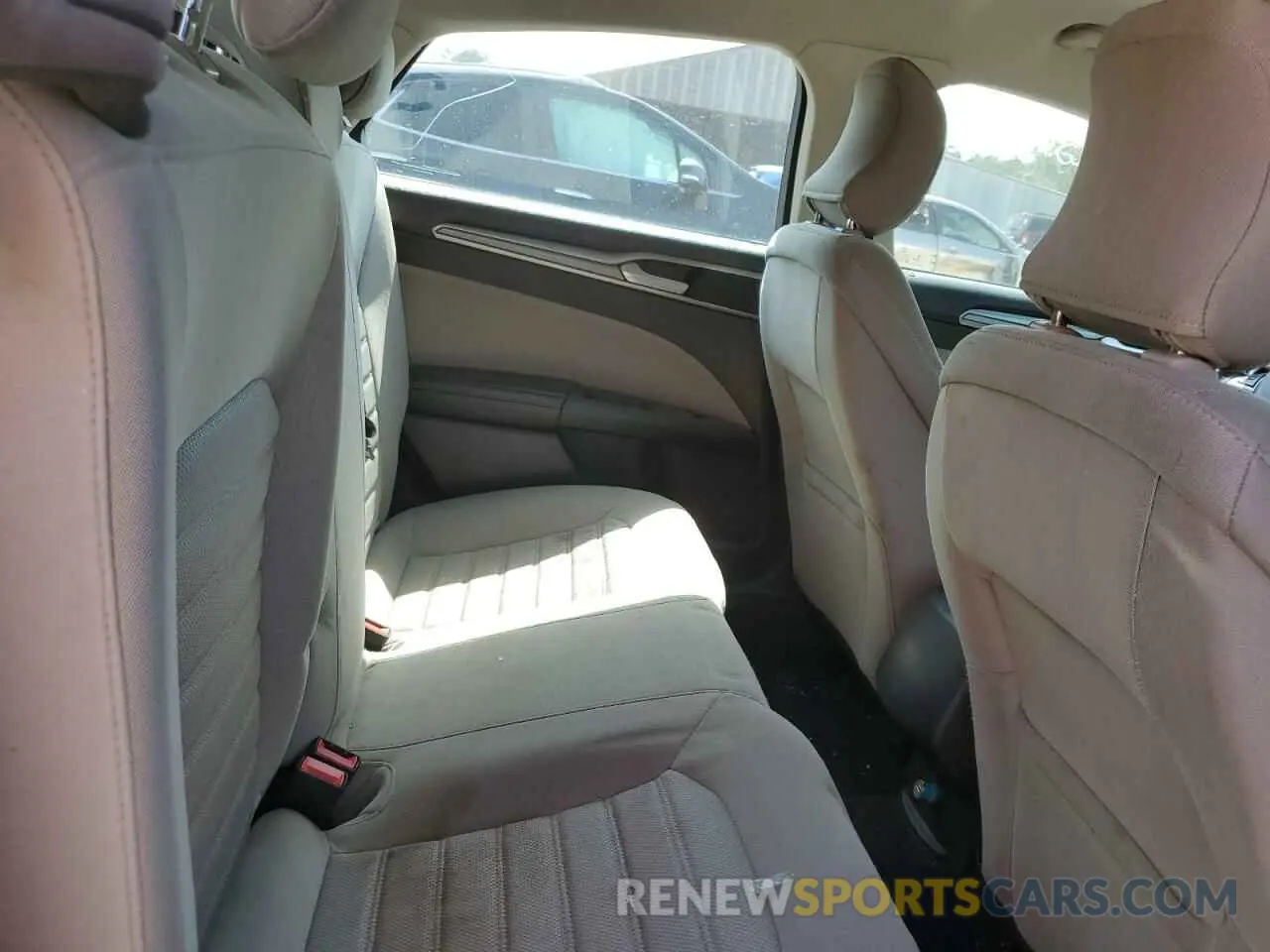10 Photograph of a damaged car 3FA6P0G79KR246739 FORD FUSION 2019