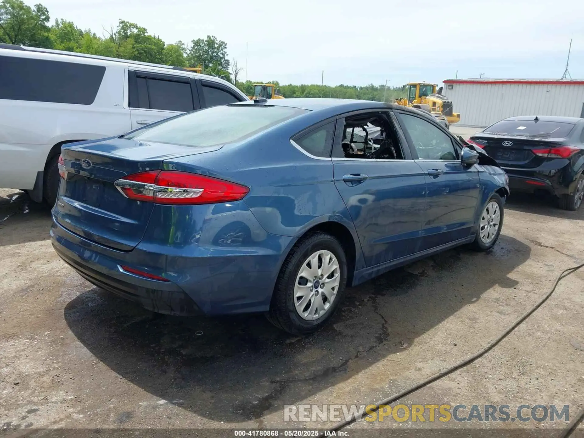 4 Photograph of a damaged car 3FA6P0G79KR267560 FORD FUSION 2019