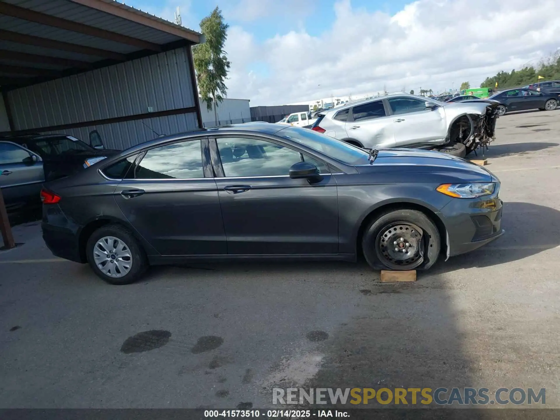 13 Photograph of a damaged car 3FA6P0G7XKR232512 FORD FUSION 2019