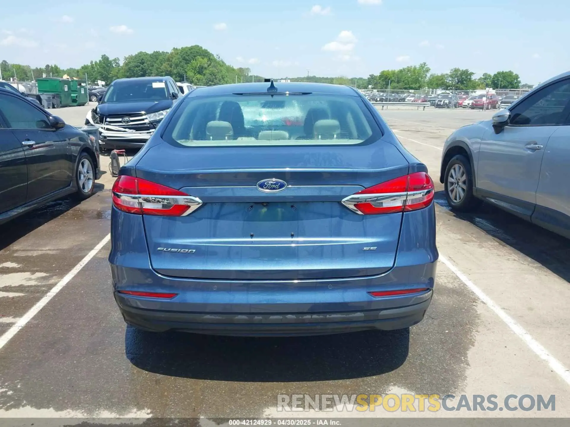 17 Photograph of a damaged car 3FA6P0H72KR123170 FORD FUSION 2019