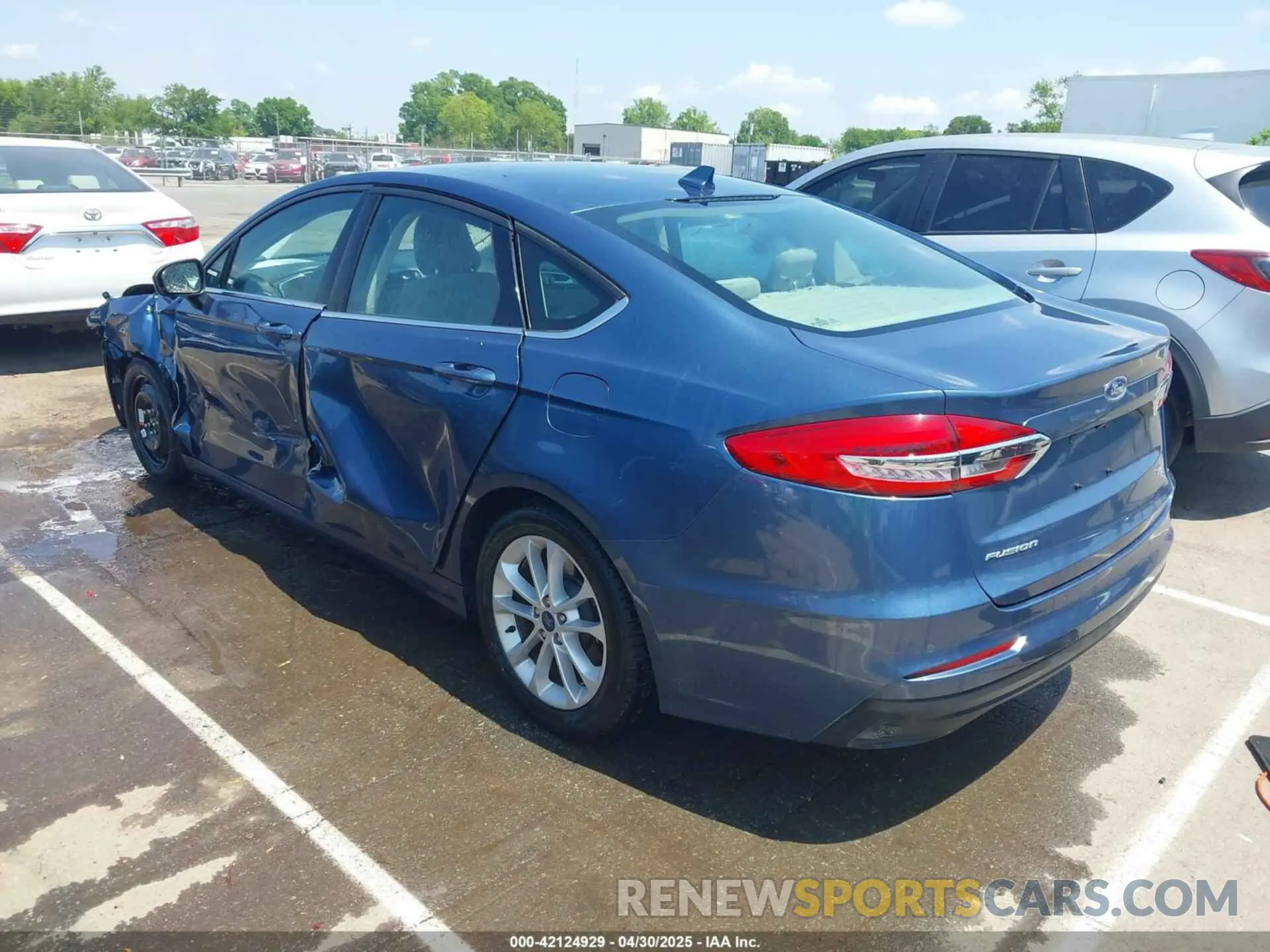 3 Photograph of a damaged car 3FA6P0H72KR123170 FORD FUSION 2019