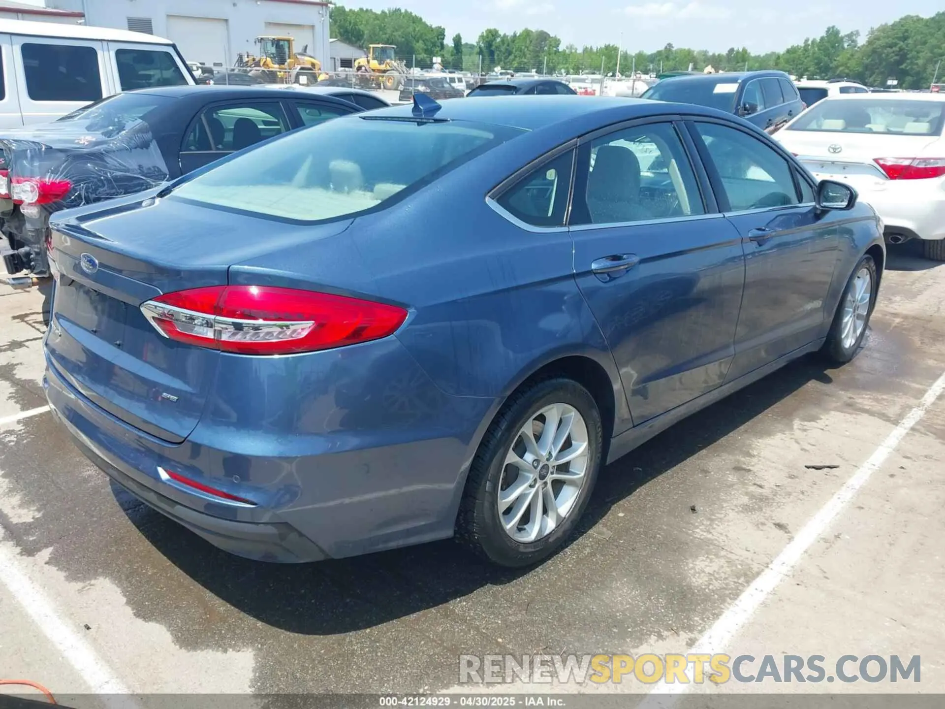 4 Photograph of a damaged car 3FA6P0H72KR123170 FORD FUSION 2019