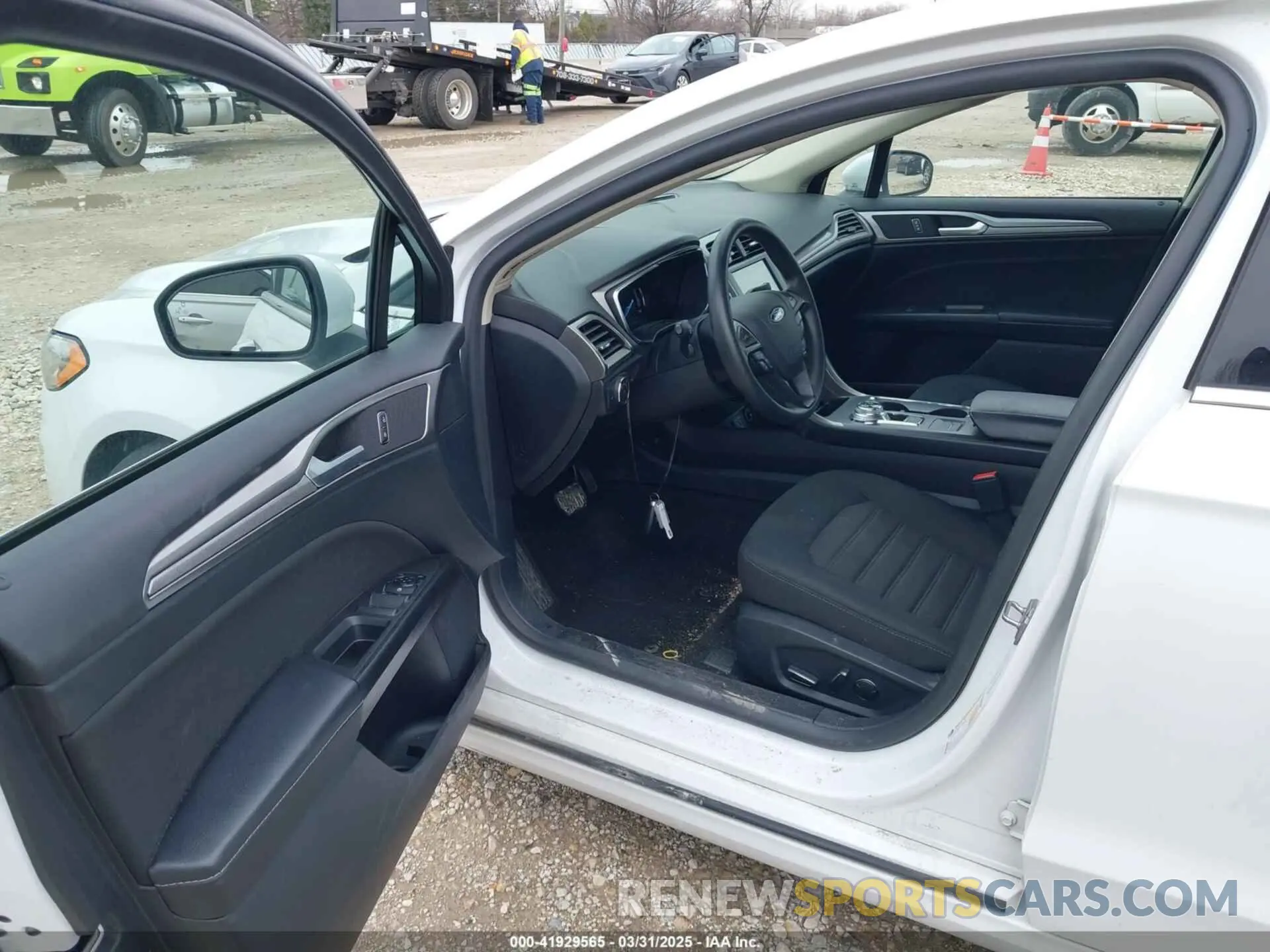 5 Photograph of a damaged car 3FA6P0H74KR278299 FORD FUSION 2019