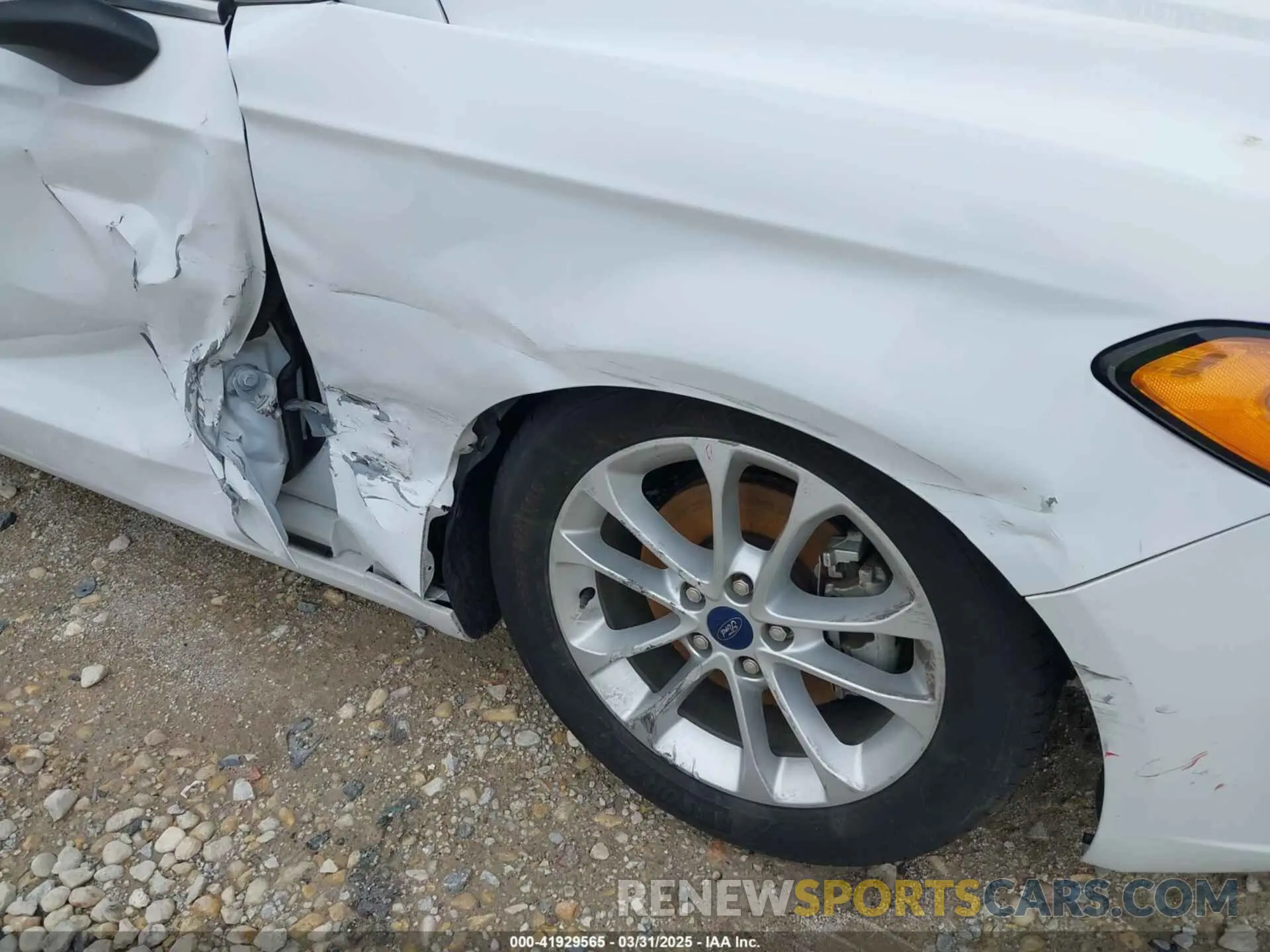 6 Photograph of a damaged car 3FA6P0H74KR278299 FORD FUSION 2019