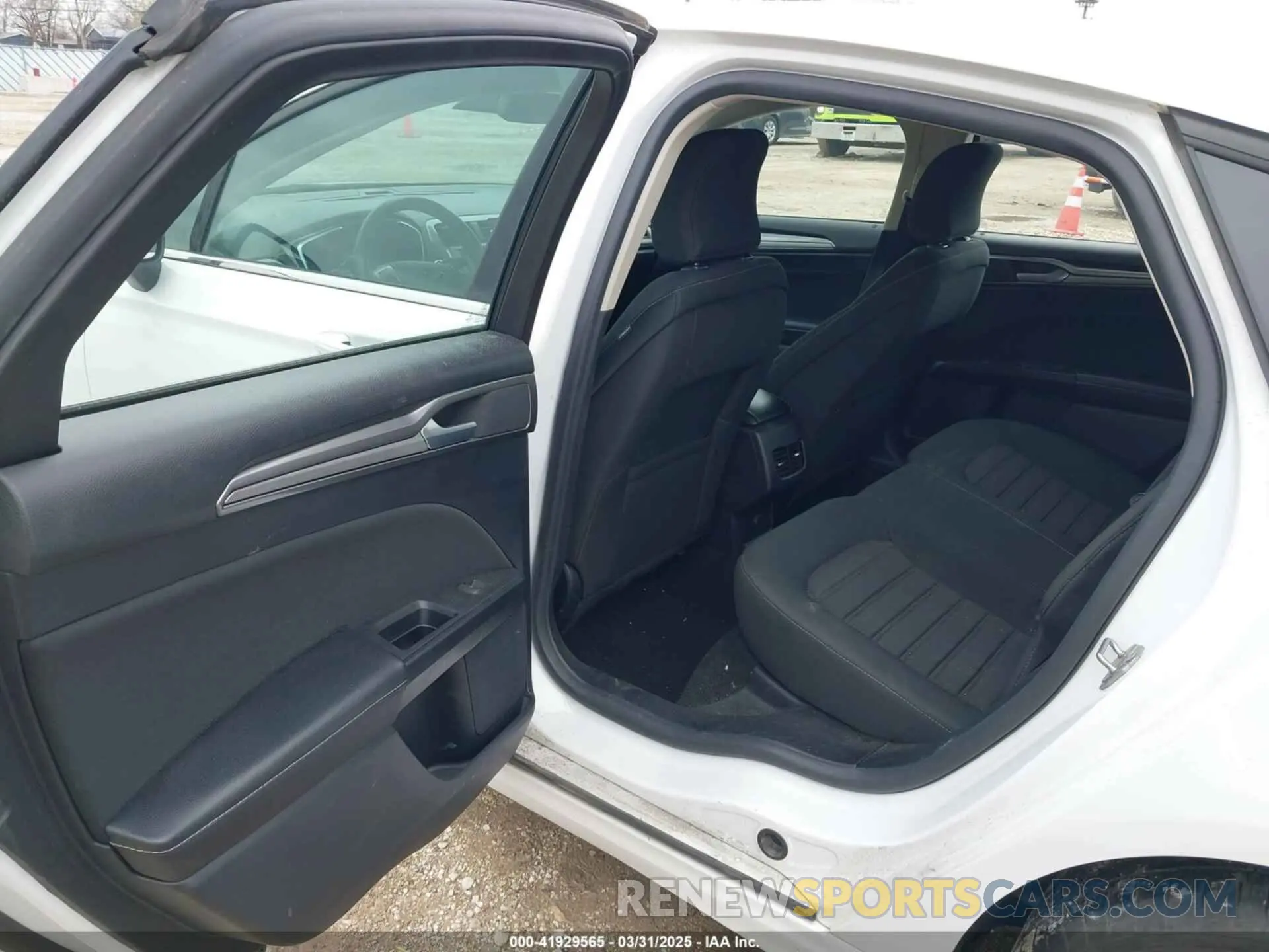 8 Photograph of a damaged car 3FA6P0H74KR278299 FORD FUSION 2019