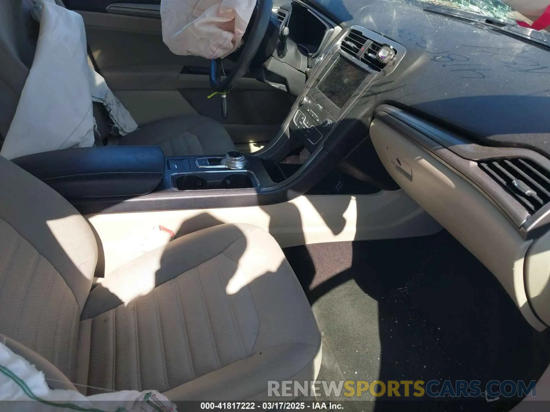 5 Photograph of a damaged car 3FA6P0H75KR238698 FORD FUSION 2019