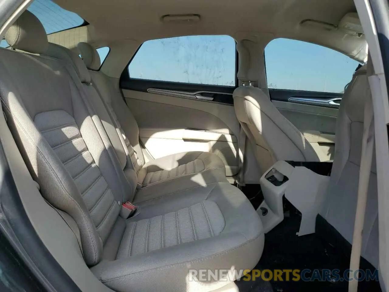 10 Photograph of a damaged car 3FA6P0H76KR123138 FORD FUSION 2019
