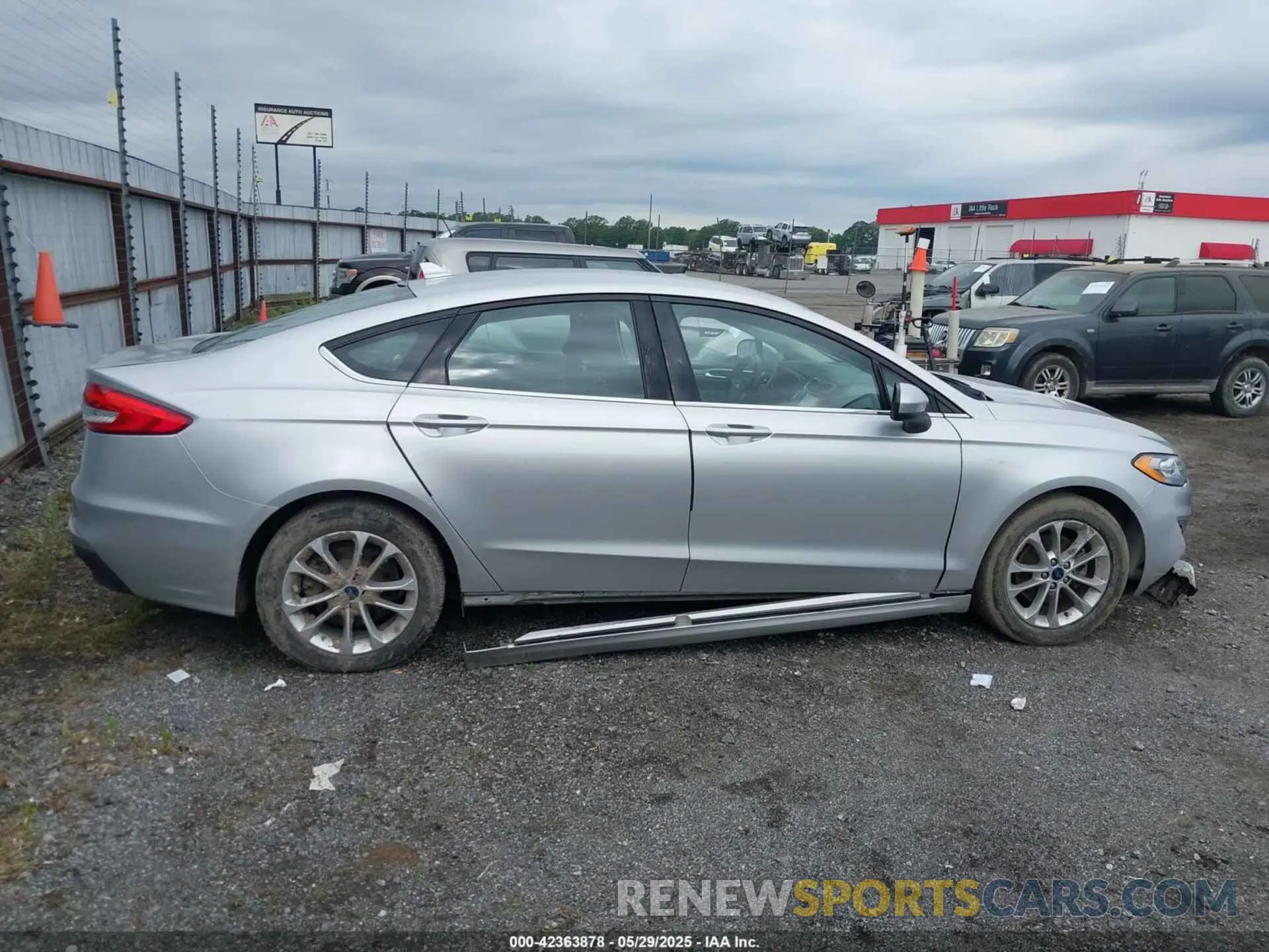 13 Photograph of a damaged car 3FA6P0H77KR136528 FORD FUSION 2019